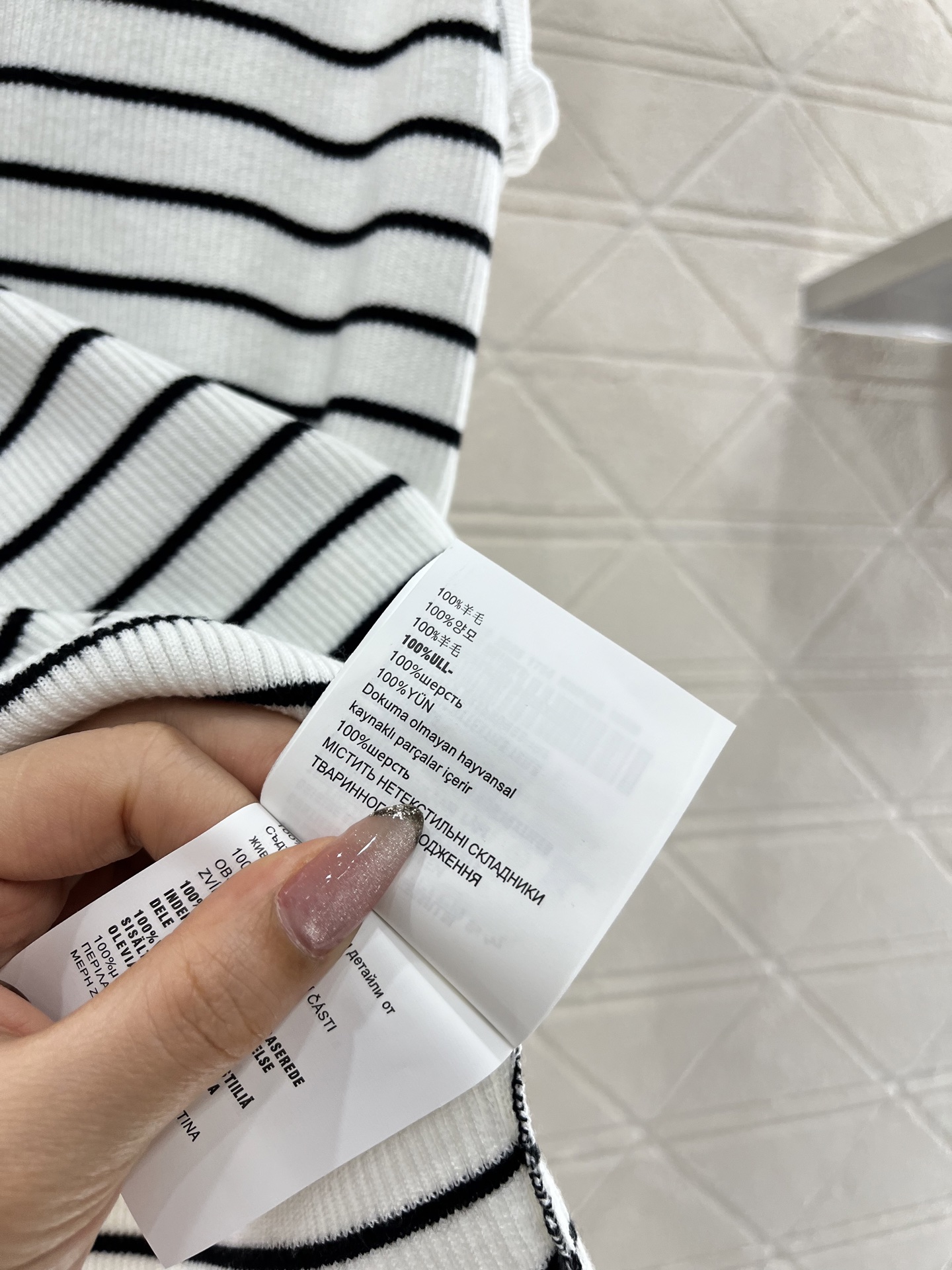 ♥Miumi*♥2025新品上架
      条纹𝑝𝑜𝑙𝑜针织背心
定制YB羊毛纱线织造 弹力舒适 质感