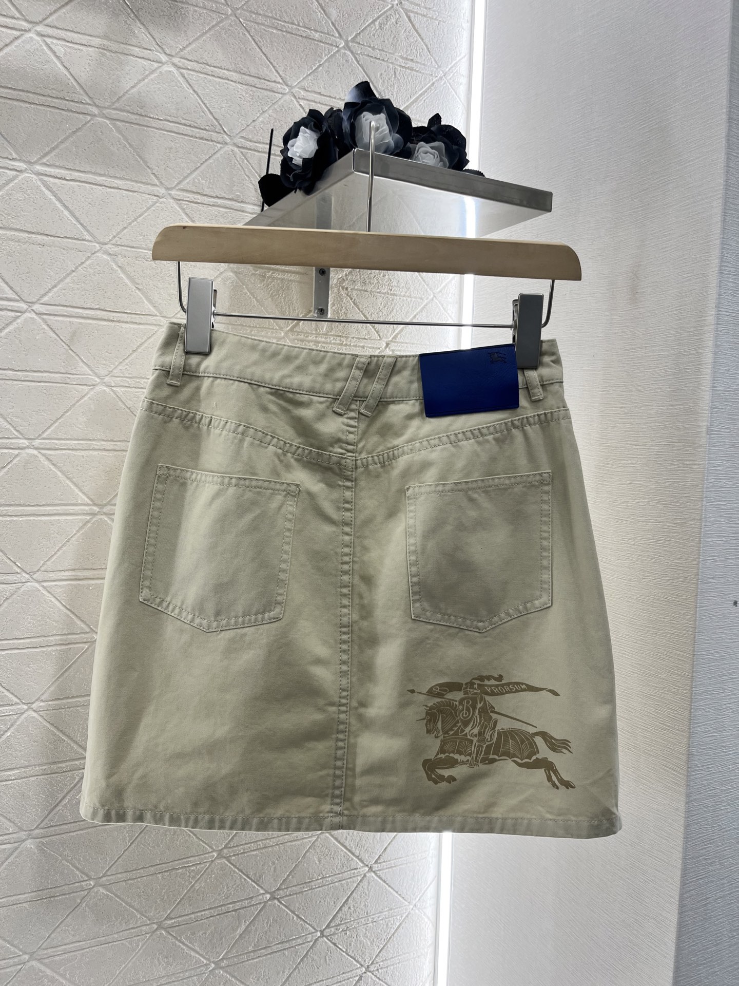 Fashionable Women’s Suit Set: P690 Coats, P529 Semi-Skirts, and BBr*2025 New Product - 图片 8