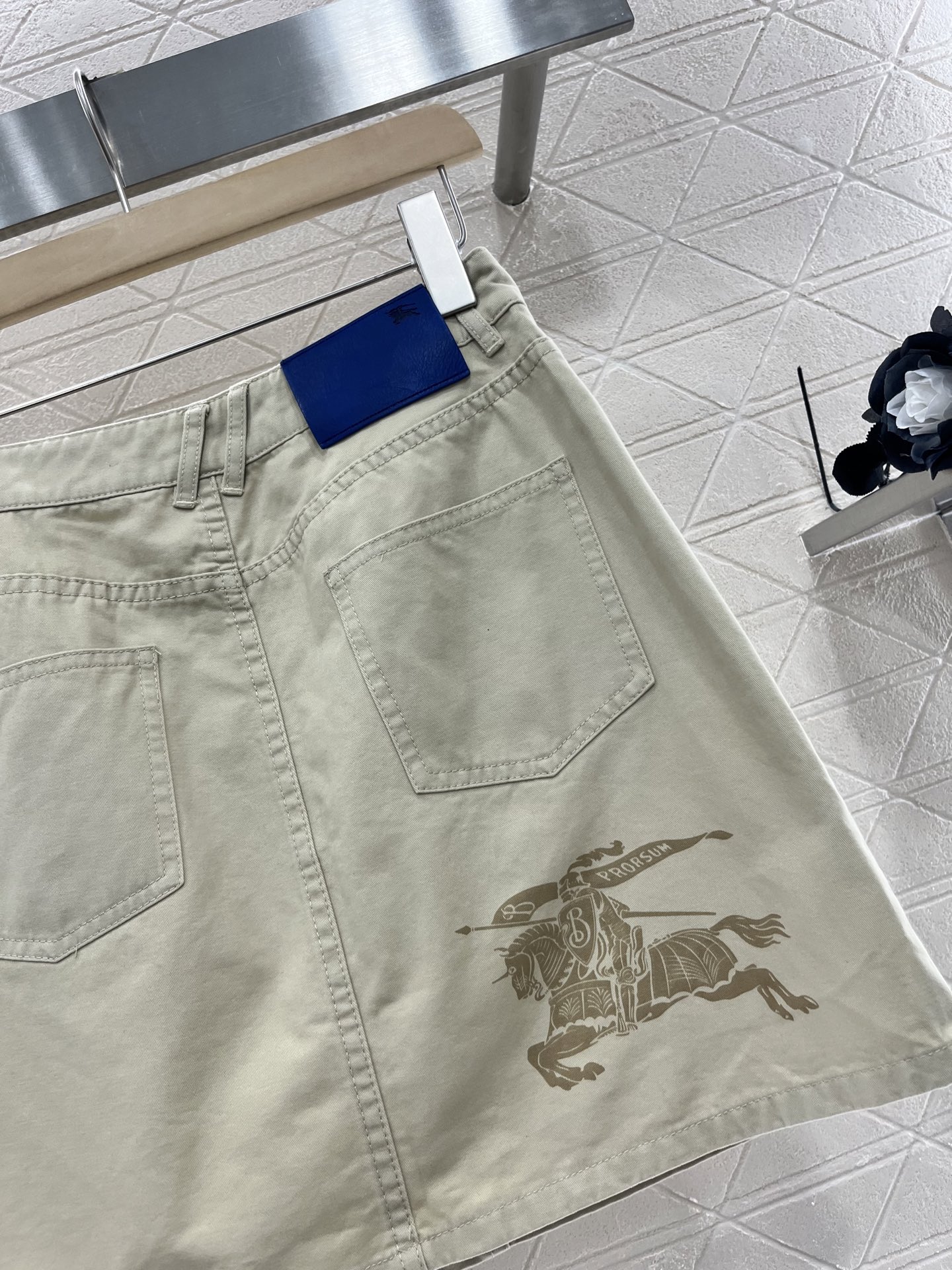 Fashionable Women’s Suit Set: P690 Coats, P529 Semi-Skirts, and BBr*2025 New Product - 图片 9