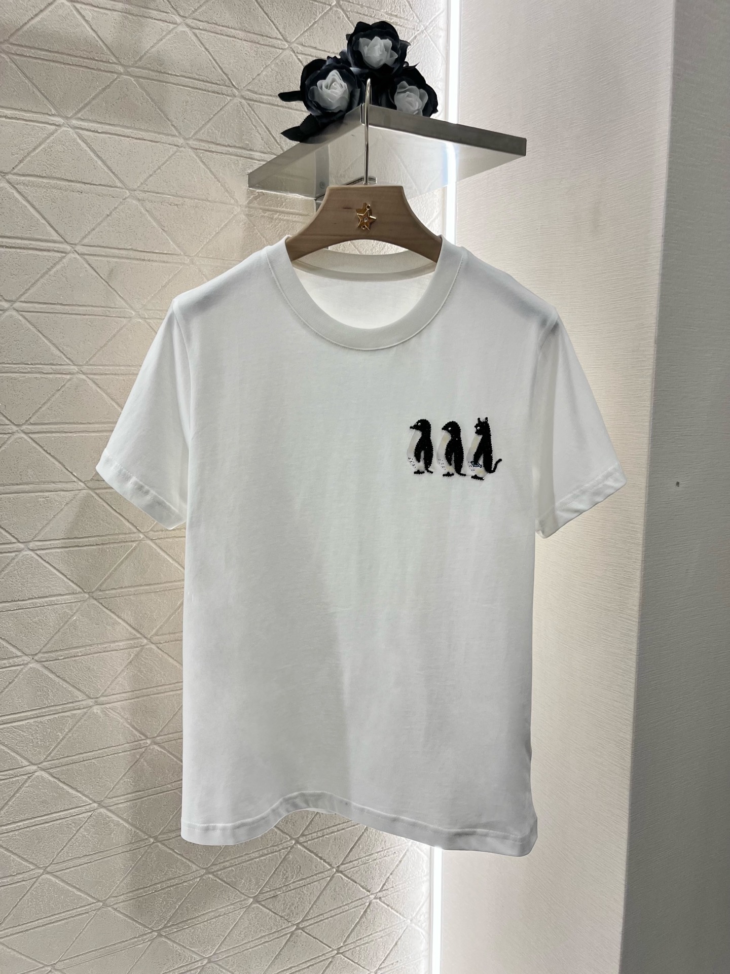 ♥25Fw潮牌*♥2025新品上架
     订珠企鹅圆领𝑇𝑒𝑒
定制YB丝光全棉材质 弹力舒适 透气好