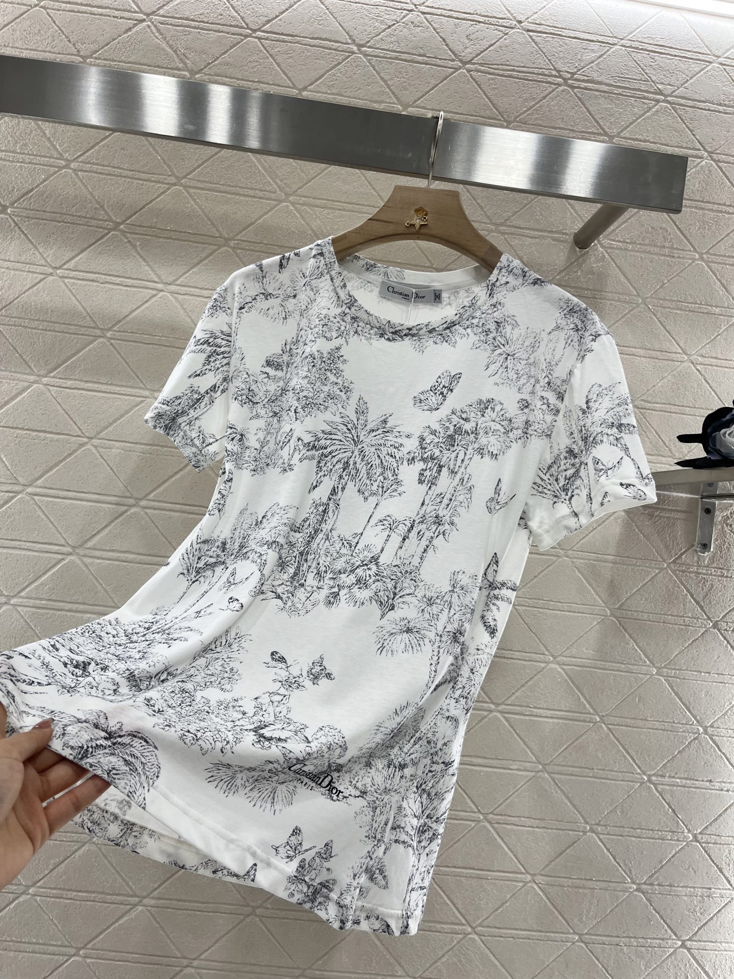 ♥Dio*♥2025新品上架
   亚麻棉印花蝶森系𝑇𝑒𝑒
定制YB进口亚麻棉材质 透气舒适 质感十足 