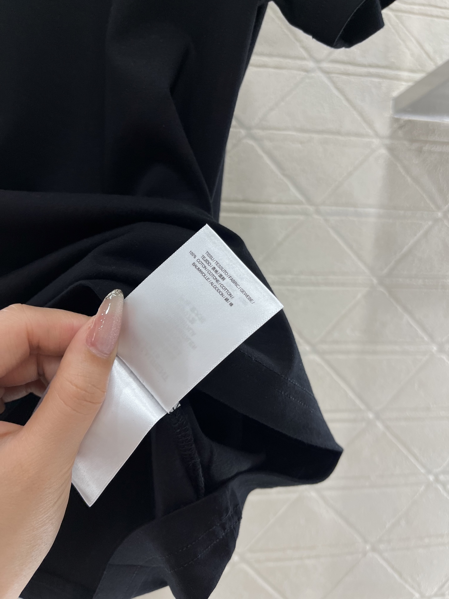 ♥Dio*♥2025新品上架
   渐变烧花刺绣𝑇𝑒𝑒
定制YB丝光全棉材质 透气舒适 质感十足 常规短