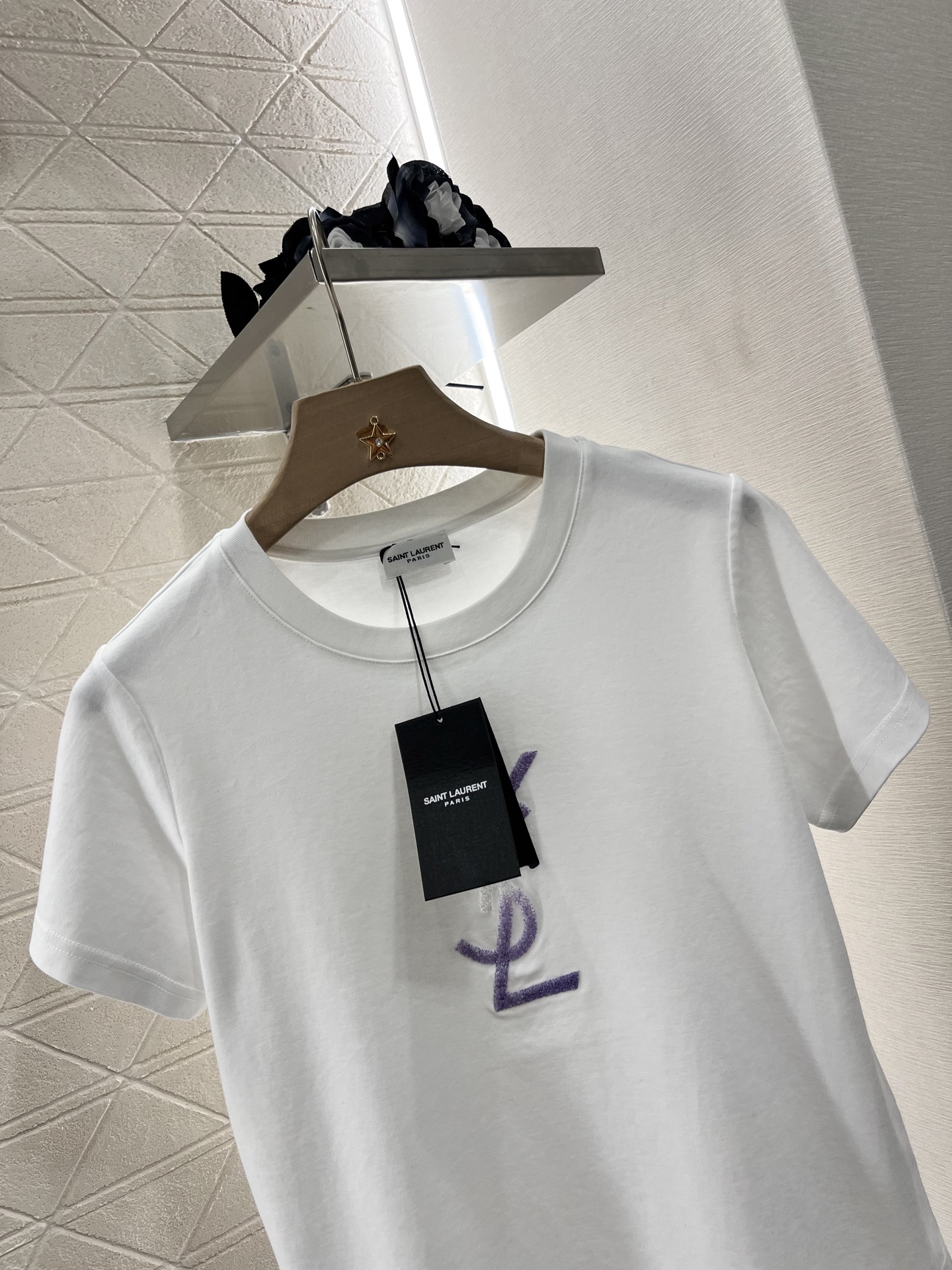 ♥Dio*♥2025新品上架
   渐变烧花刺绣𝑇𝑒𝑒
定制YB丝光全棉材质 透气舒适 质感十足 常规短