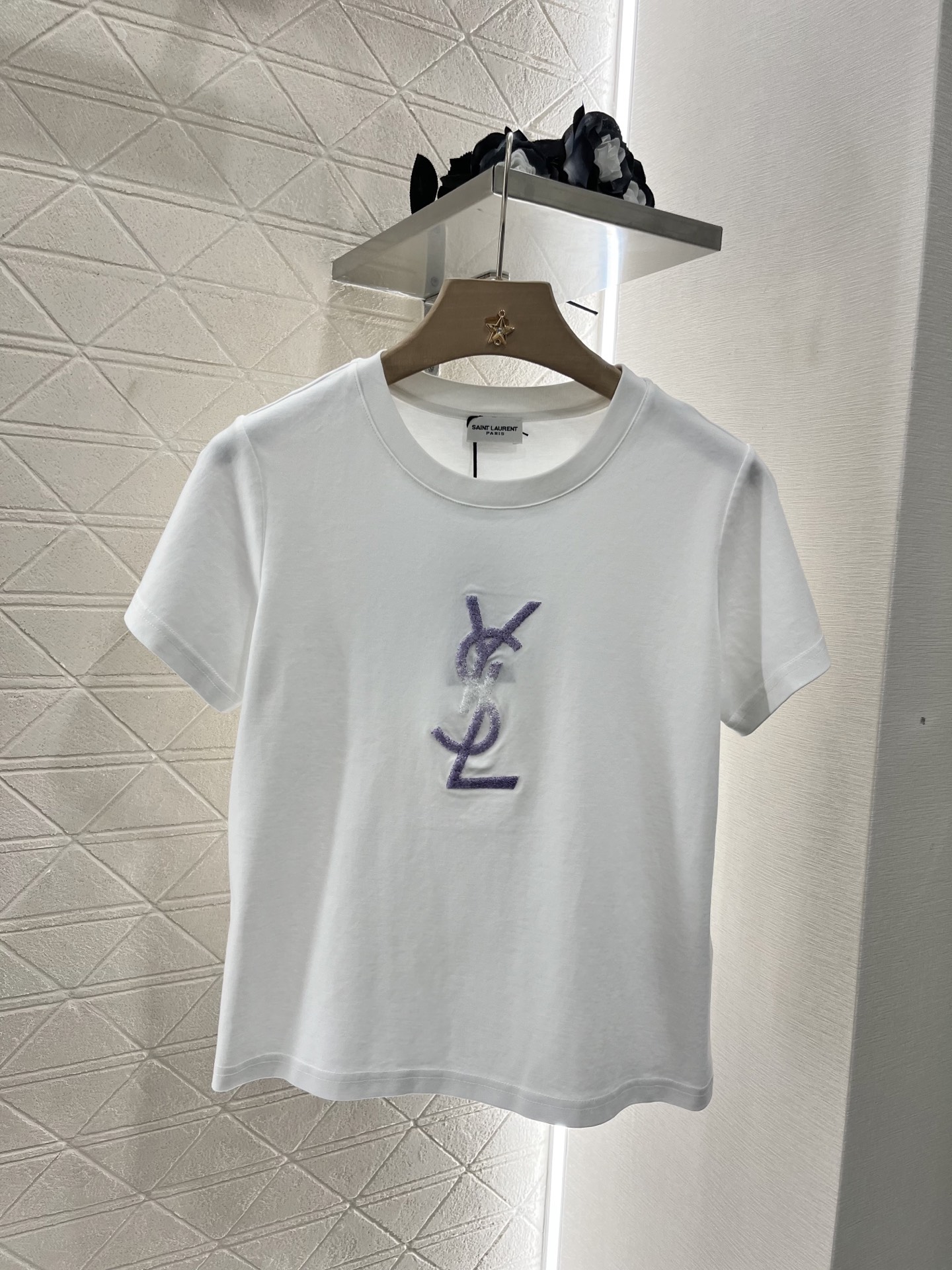 ♥Dio*♥2025新品上架
   渐变烧花刺绣𝑇𝑒𝑒
定制YB丝光全棉材质 透气舒适 质感十足 常规短
