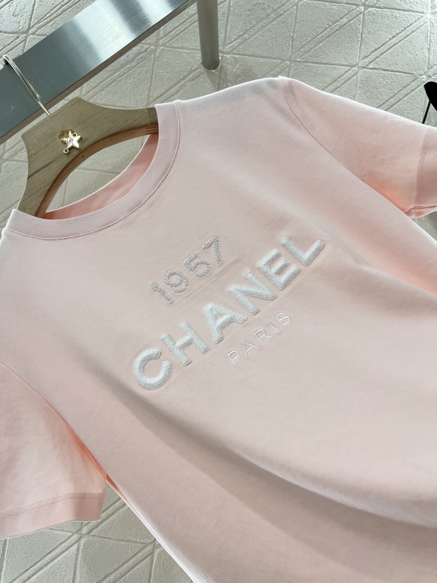 ♥Chane*♥2025新品上架
      刺绣订珠𝑇𝑒𝑒
定制YB丝光全棉材质 透气舒适 质感十足 