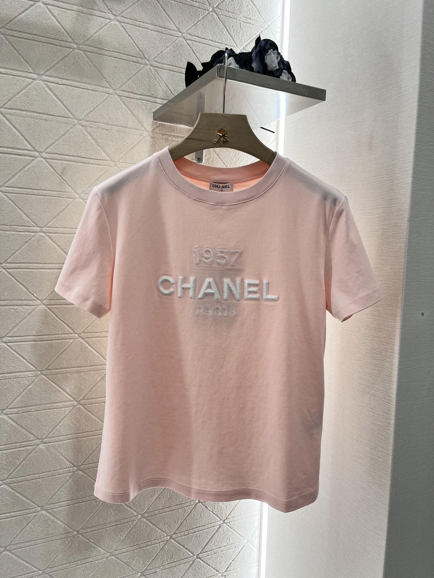 ♥Chane*♥2025新品上架
      刺绣订珠𝑇𝑒𝑒
定制YB丝光全棉材质 透气舒适 质感十足 