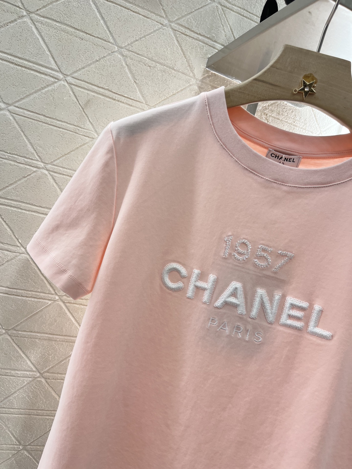 ♥Chane*♥2025新品上架
      刺绣订珠𝑇𝑒𝑒
定制YB丝光全棉材质 透气舒适 质感十足 