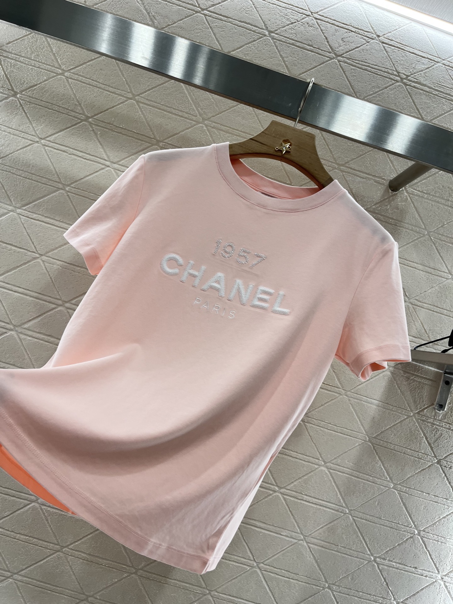 ♥Chane*♥2025新品上架
      刺绣订珠𝑇𝑒𝑒
定制YB丝光全棉材质 透气舒适 质感十足 