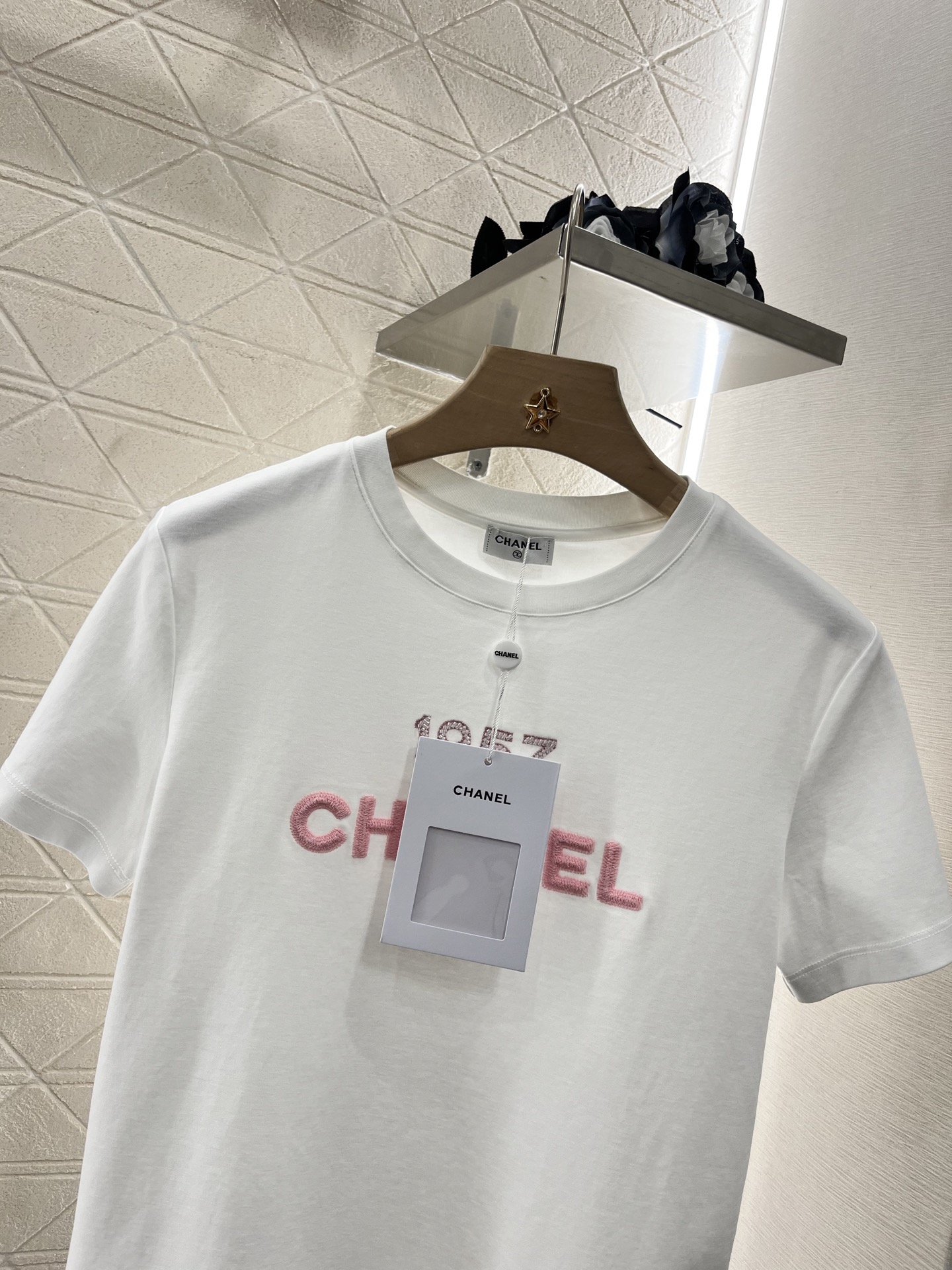 ♥Chane*♥2025新品上架
      刺绣订珠𝑇𝑒𝑒
定制YB丝光全棉材质 透气舒适 质感十足 
