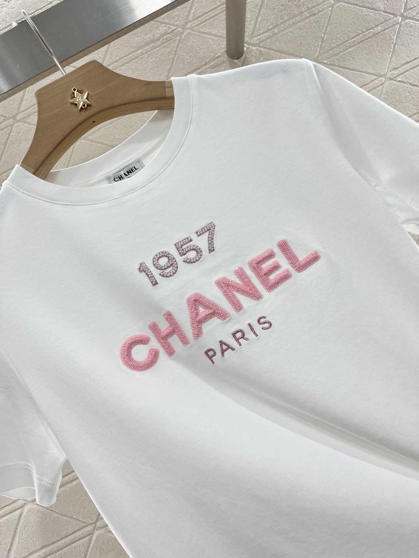 ♥Chane*♥2025新品上架
      刺绣订珠𝑇𝑒𝑒
定制YB丝光全棉材质 透气舒适 质感十足 