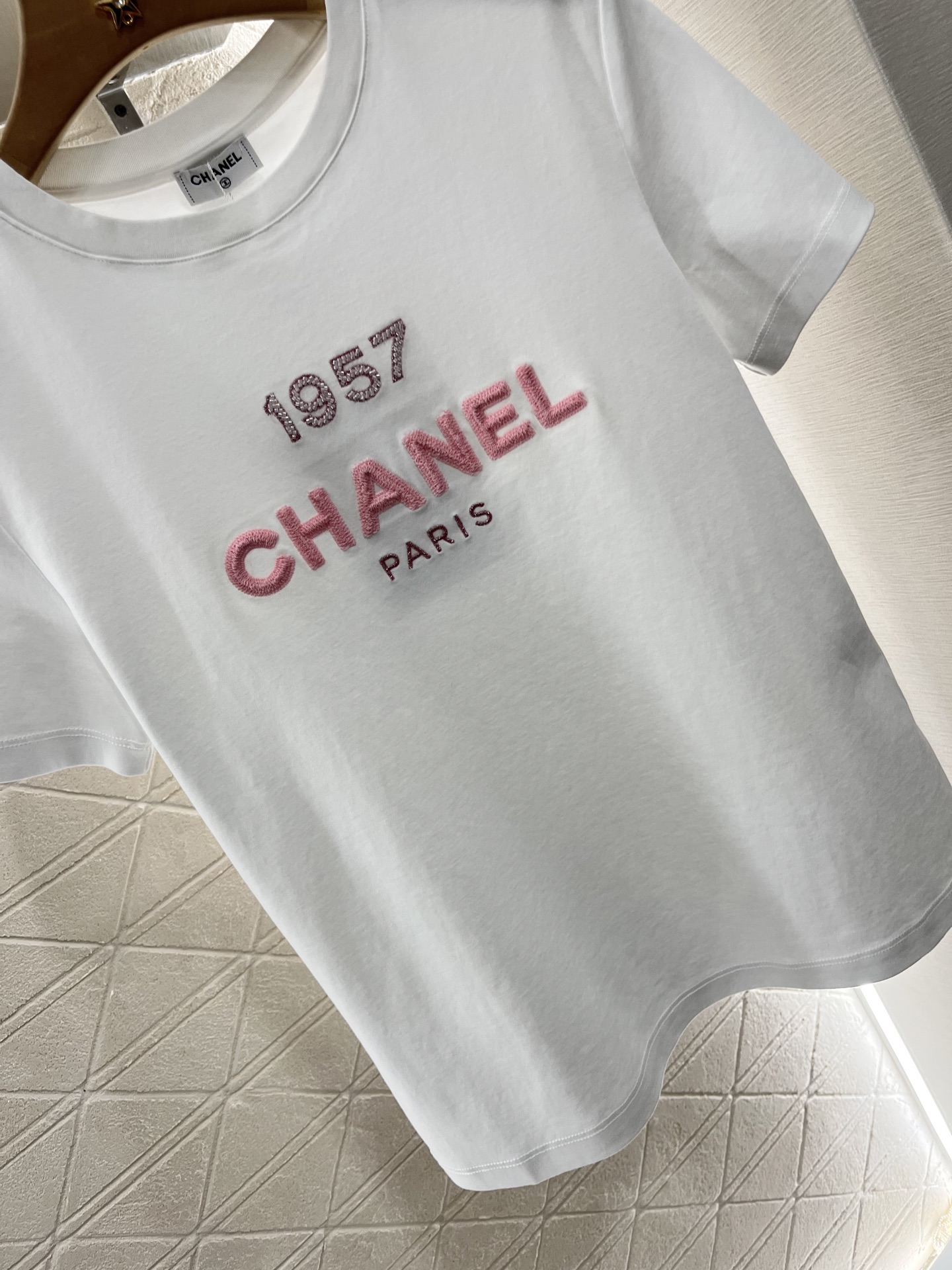 ♥Chane*♥2025新品上架
      刺绣订珠𝑇𝑒𝑒
定制YB丝光全棉材质 透气舒适 质感十足 