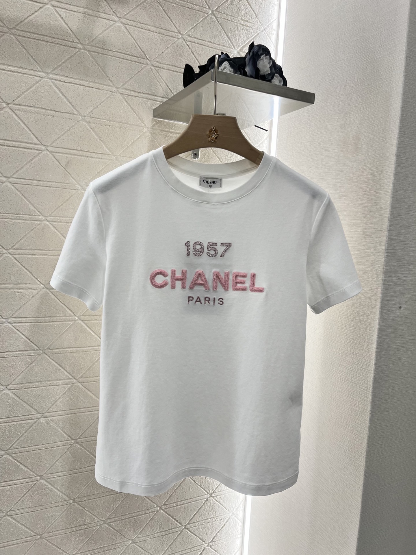 ♥Chane*♥2025新品上架
      刺绣订珠𝑇𝑒𝑒
定制YB丝光全棉材质 透气舒适 质感十足 