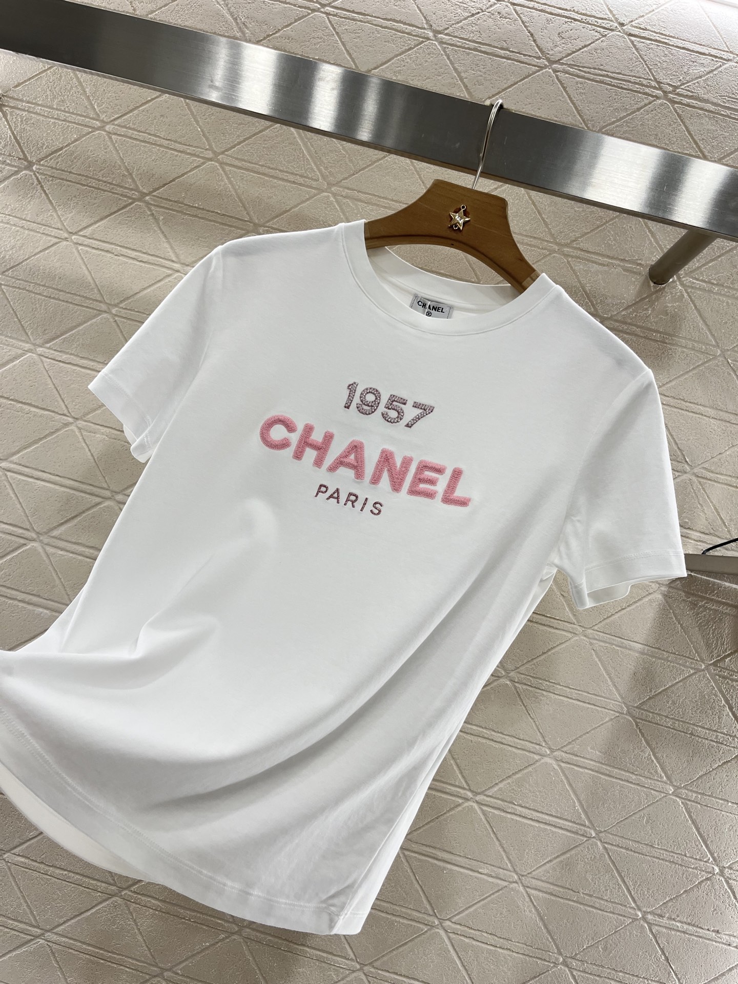 ♥Chane*♥2025新品上架
      刺绣订珠𝑇𝑒𝑒
定制YB丝光全棉材质 透气舒适 质感十足 