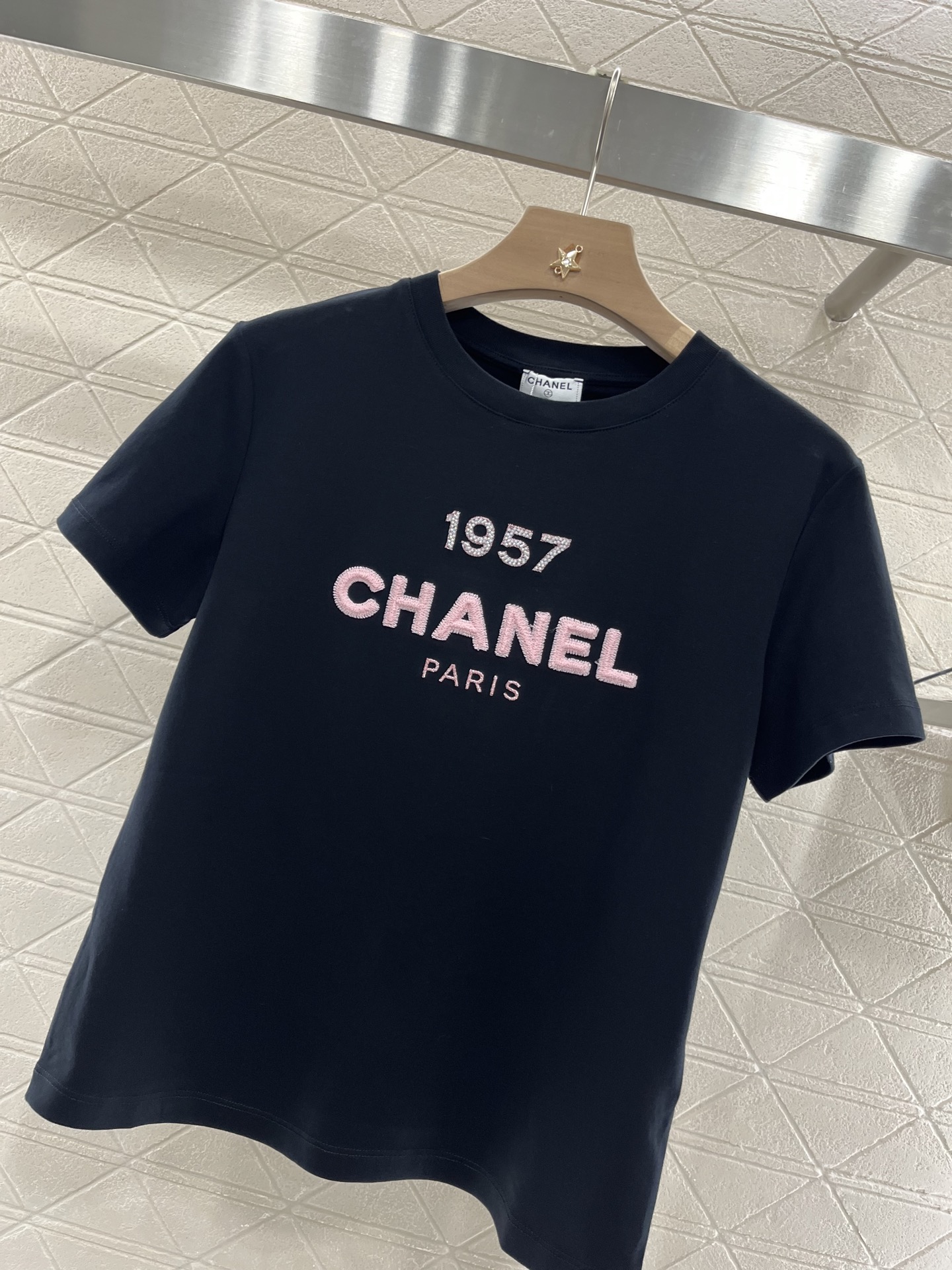 ♥Chane*♥2025新品上架
      刺绣订珠𝑇𝑒𝑒
定制YB丝光全棉材质 透气舒适 质感十足 