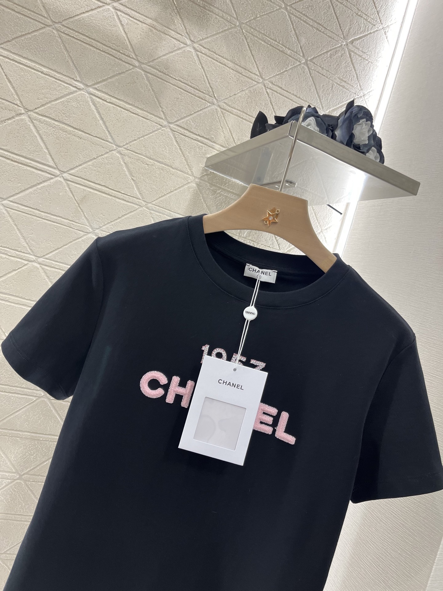 ♥Chane*♥2025新品上架
      刺绣订珠𝑇𝑒𝑒
定制YB丝光全棉材质 透气舒适 质感十足 