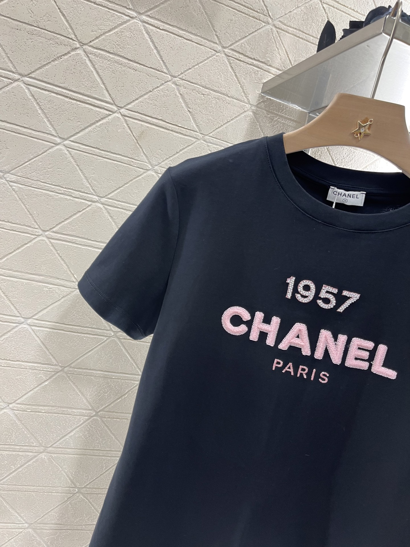 ♥Chane*♥2025新品上架
      刺绣订珠𝑇𝑒𝑒
定制YB丝光全棉材质 透气舒适 质感十足 