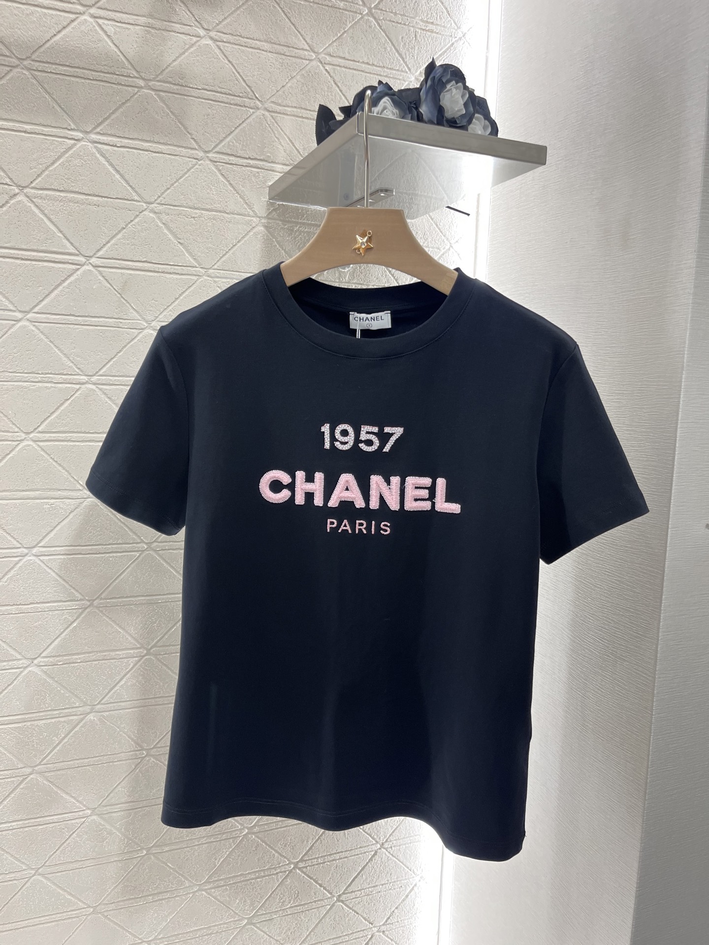 ♥Chane*♥2025新品上架
      刺绣订珠𝑇𝑒𝑒
定制YB丝光全棉材质 透气舒适 质感十足 