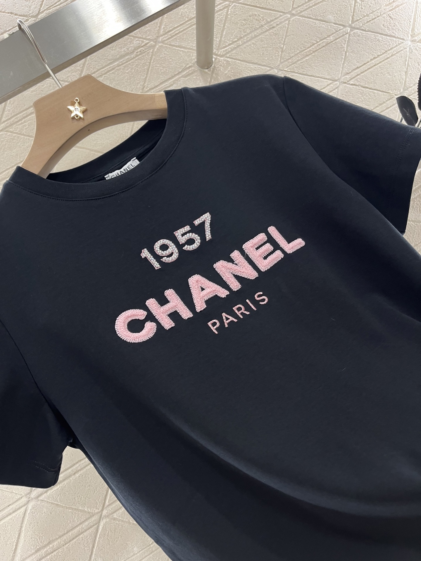 ♥Chane*♥2025新品上架
      刺绣订珠𝑇𝑒𝑒
定制YB丝光全棉材质 透气舒适 质感十足 