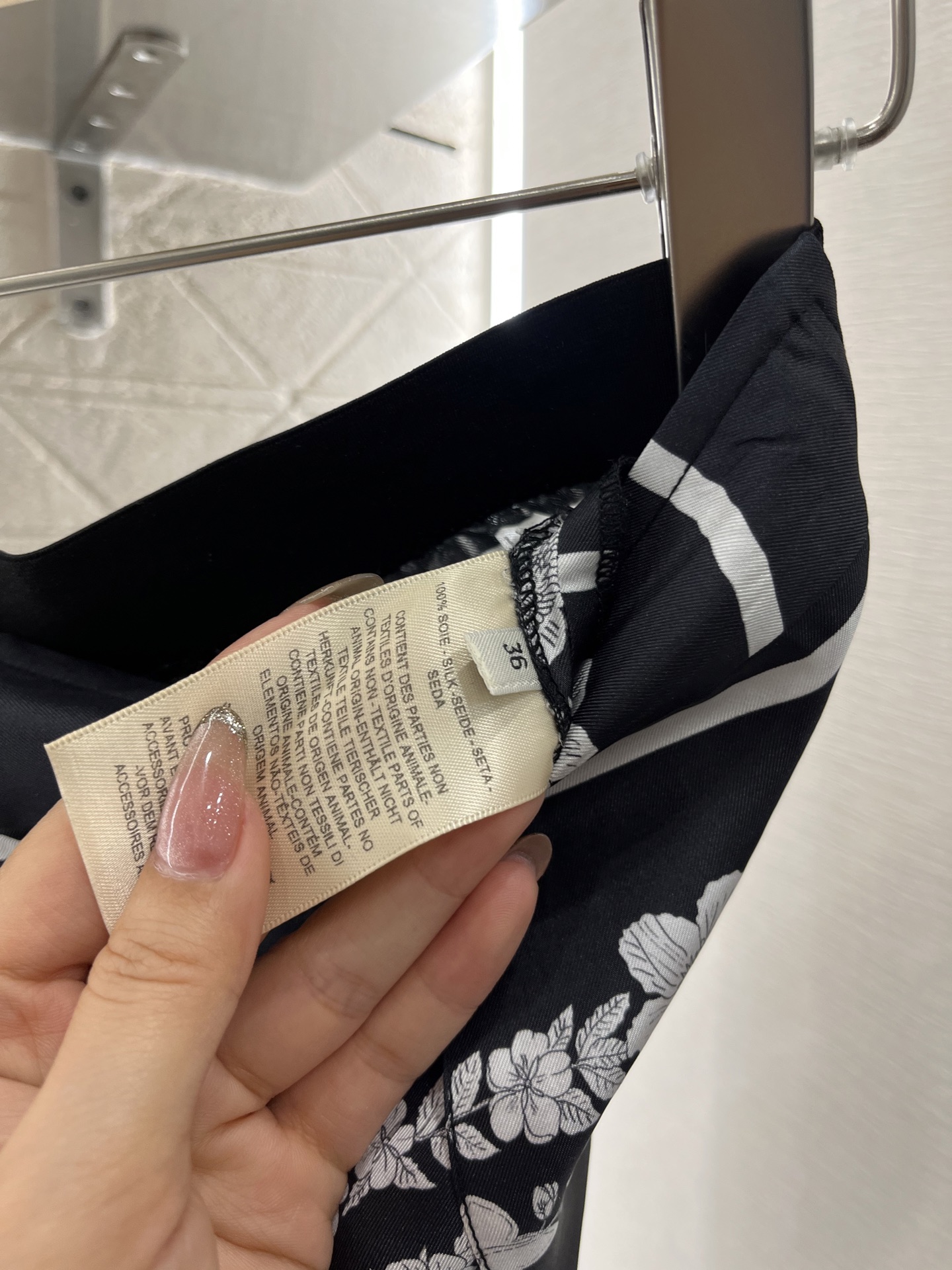♥Herme**♥2025新品上架
    真丝印花直筒九分裤
定制YB进口百分百桑蚕丝材质 质感光泽 
