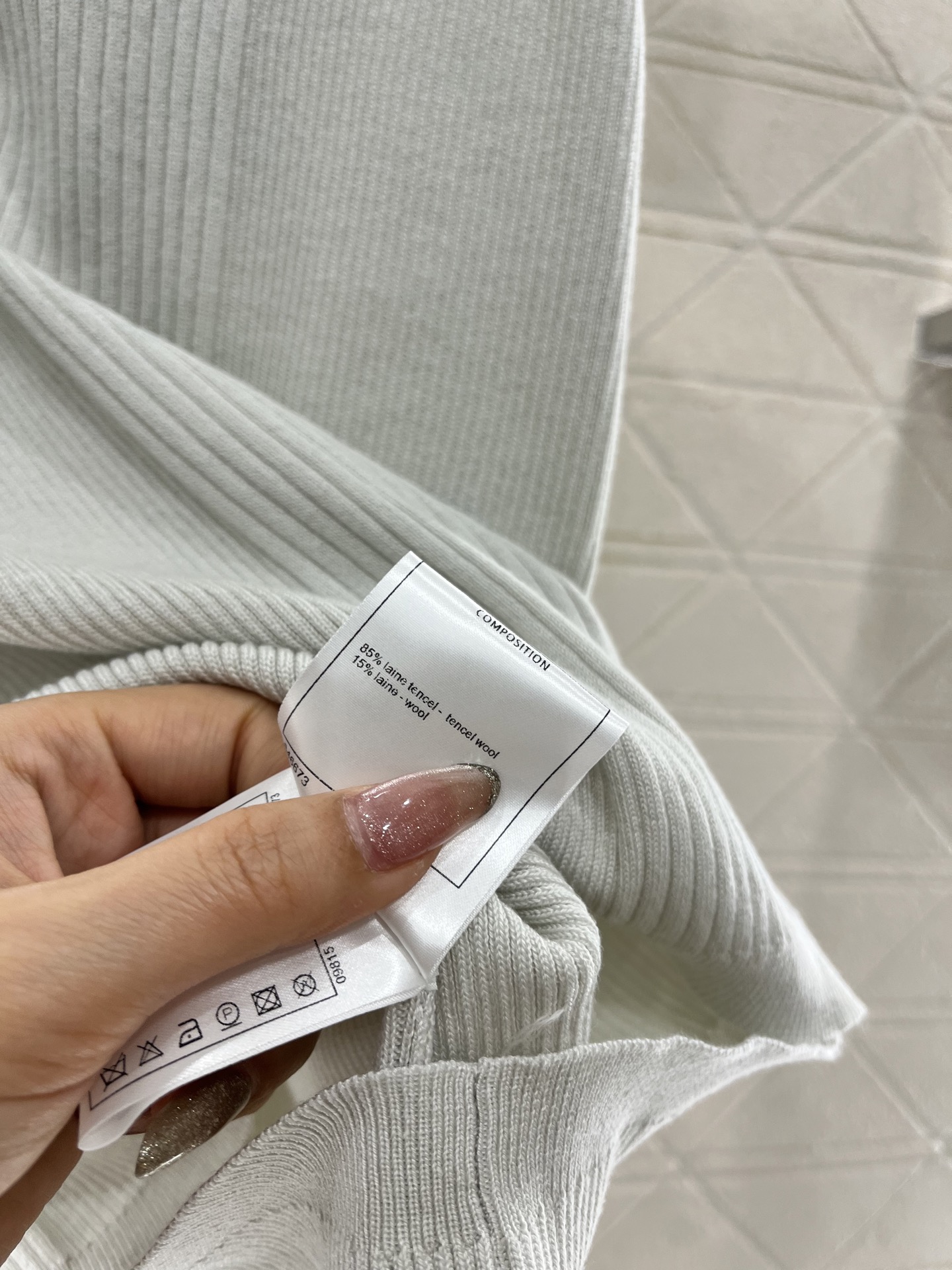 ♥Chane*♥2025新品上架
     修身针织背心
定制YB羊毛纱线织造 弹力舒适 透气好穿 圆领