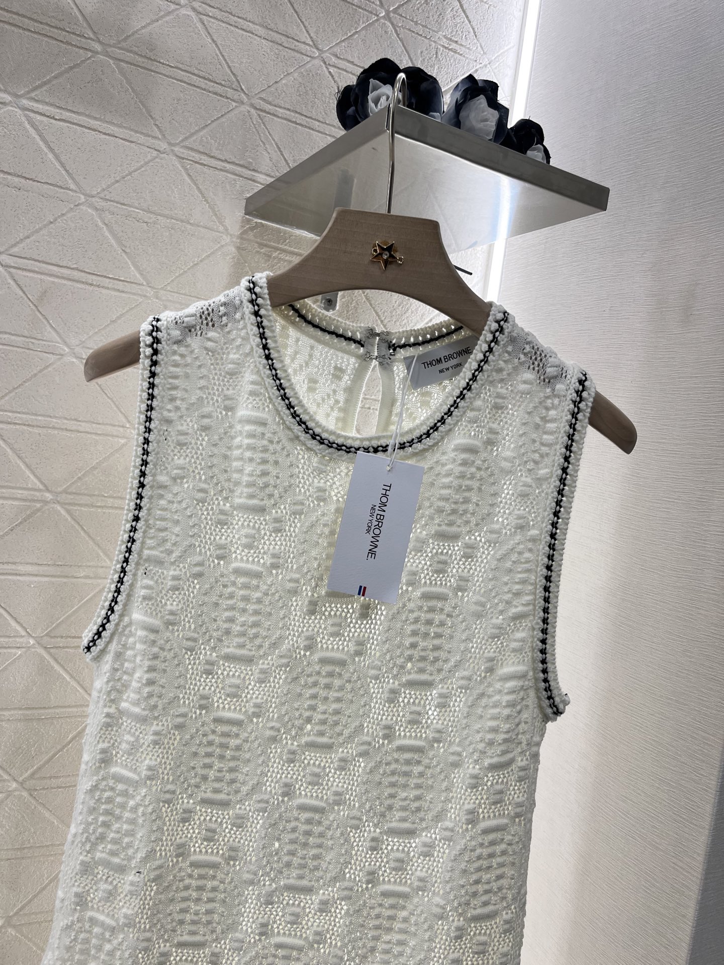 P713 Women’s Suit: Thom Brown* 2025 New Product Features Knitting Vest Style, Custom YB Wool Line, Cosmopolitan Fabric, Retro Design. - 图片 3