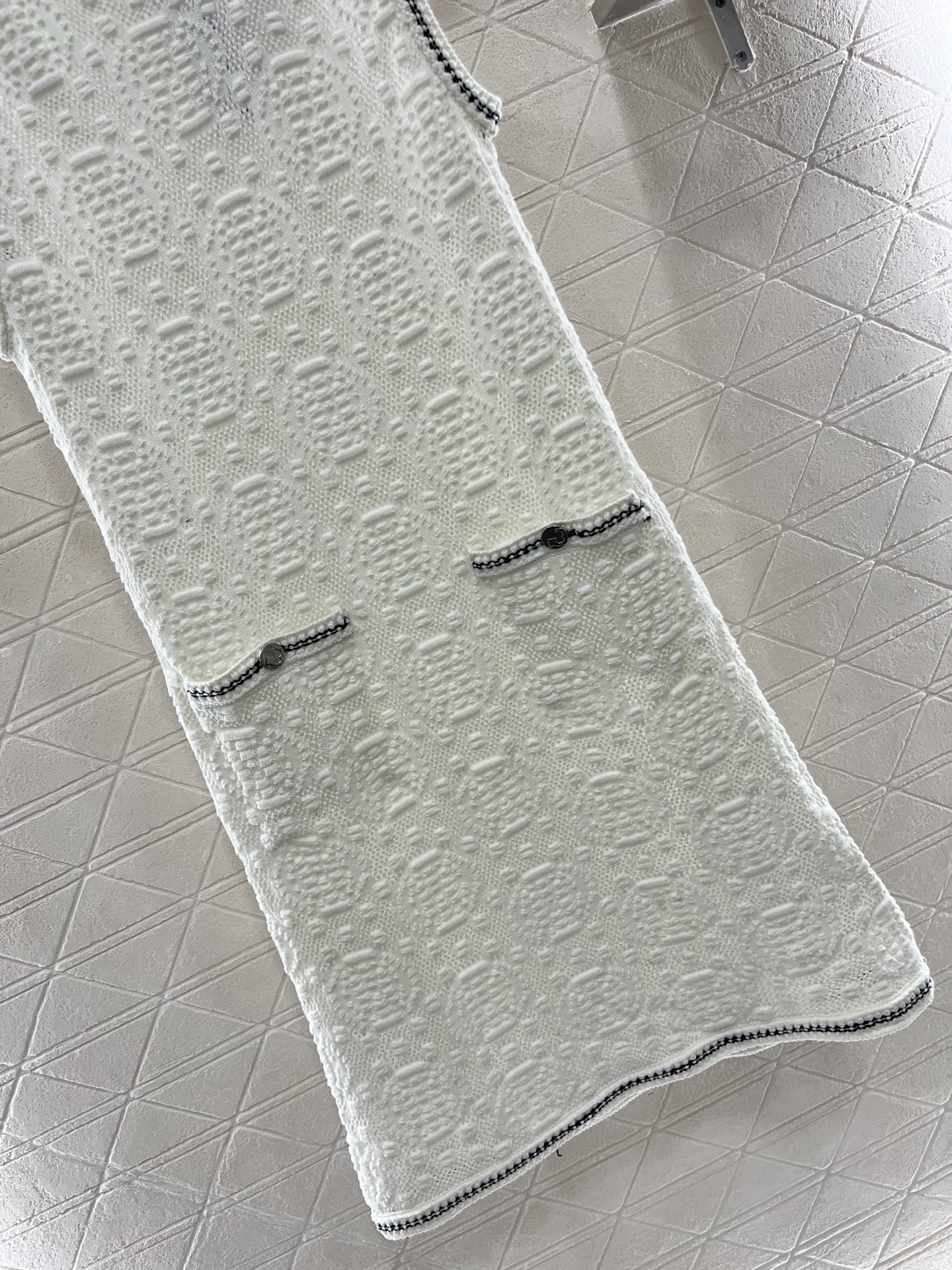 P713 Women’s Suit: Thom Brown* 2025 New Product Features Knitting Vest Style, Custom YB Wool Line, Cosmopolitan Fabric, Retro Design. - 图片 5