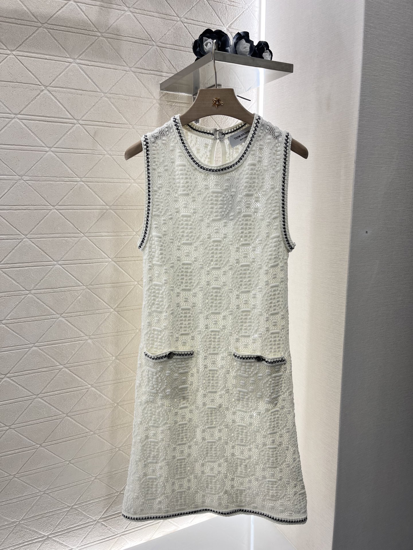P713 Women’s Suit: Thom Brown* 2025 New Product Features Knitting Vest Style, Custom YB Wool Line, Cosmopolitan Fabric, Retro Design. - 图片 1
