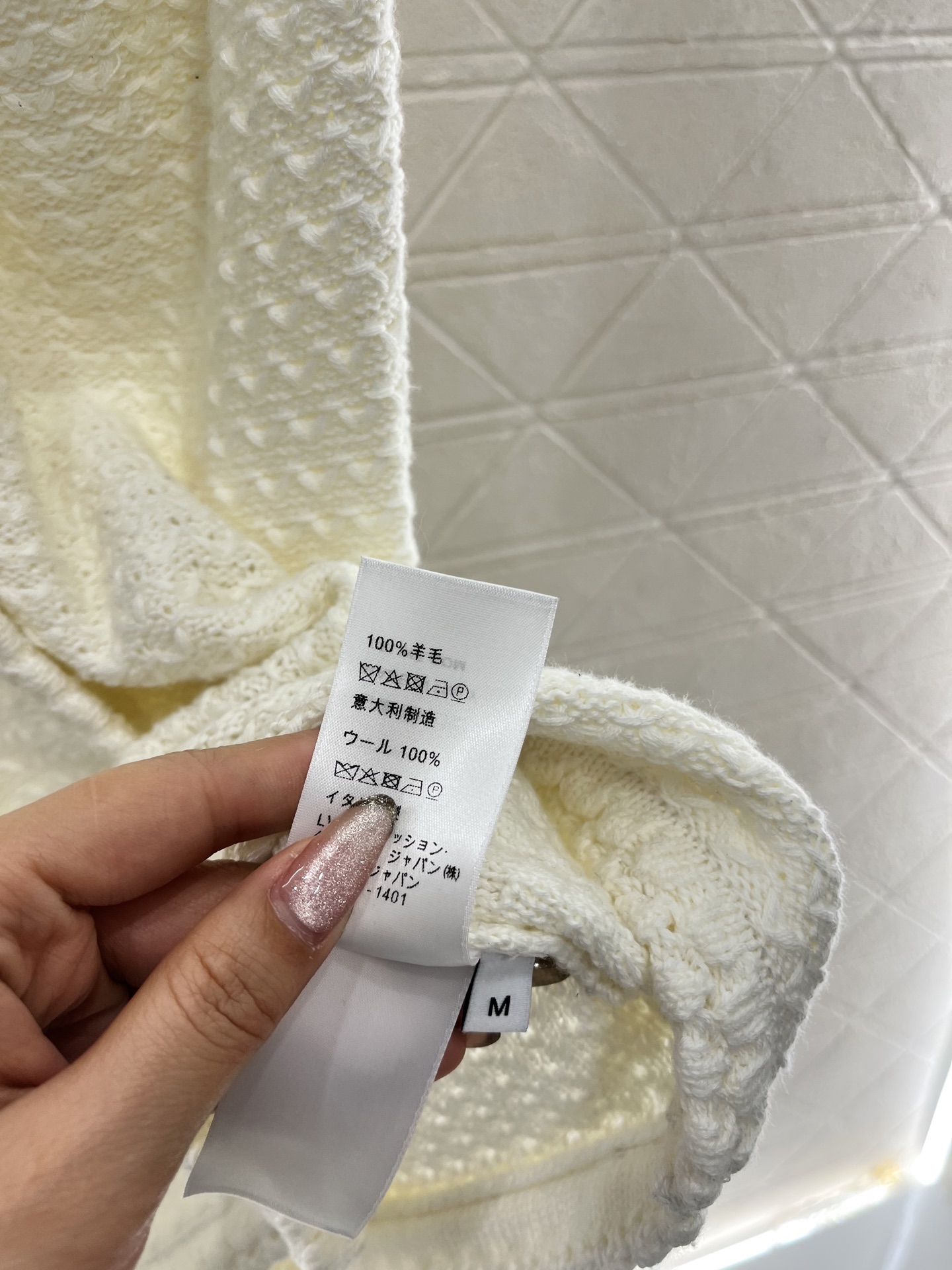 ♥Celin*♥2025新品上架
    钩花针织背心裙
定制YB羊毛纱线织造 柔软亲肤 舒适有型 有明