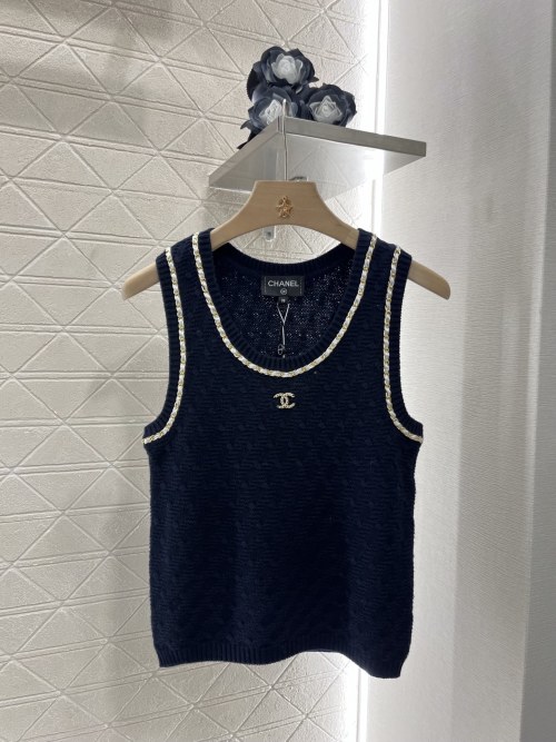 Chanel Women's Wool Knit Vest with Chain Detail & CC Logo - Chic & Comfortable 1 Chanel Women's Wool Knit Vest with Chain Detail & CC Logo - Chic & Comfortable