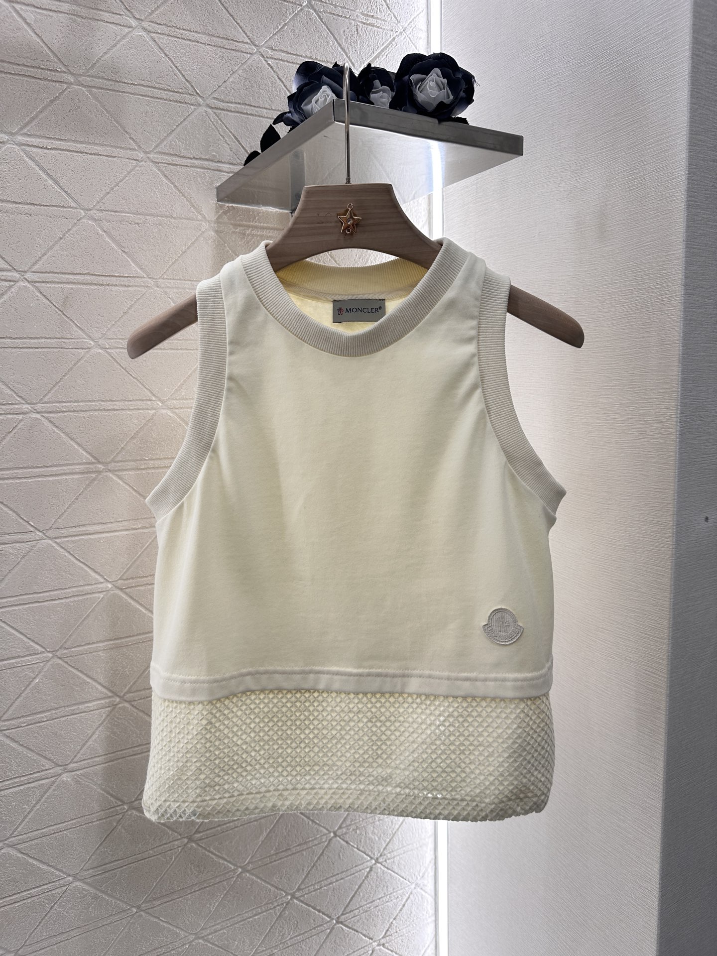 Moncle *2025: Grid Vest & High Waist Skirt Suit with Customized Comfort - 图片 1