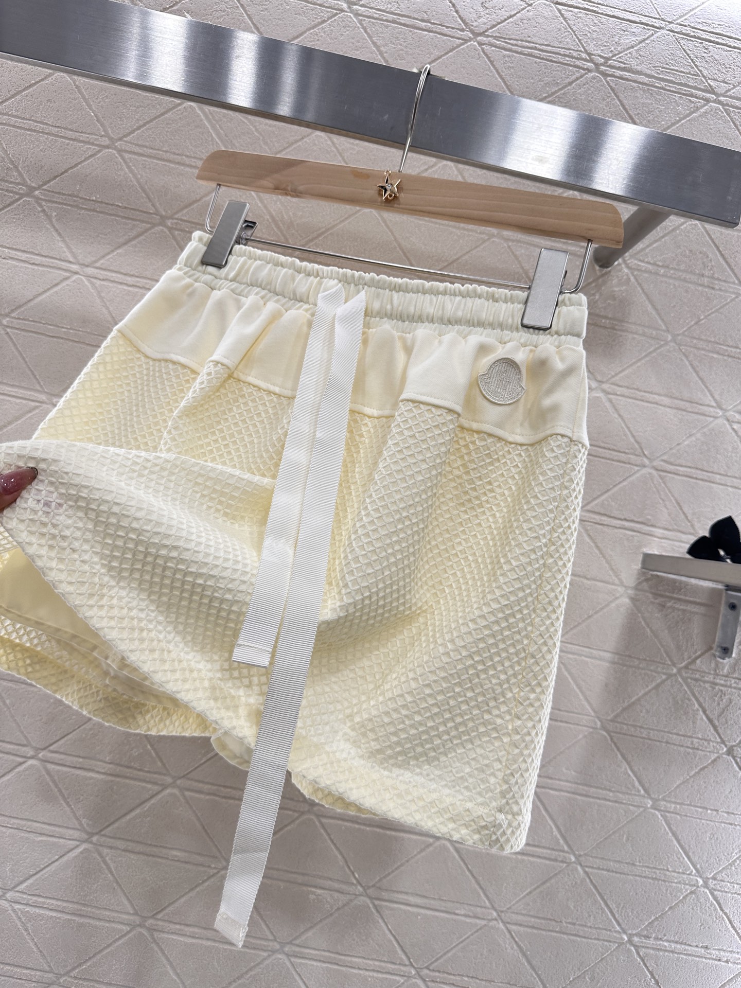 Moncle *2025: Grid Vest & High Waist Skirt Suit with Customized Comfort - 图片 9