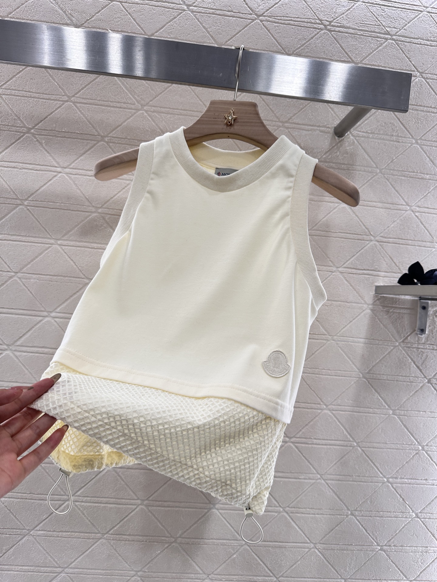 Moncle *2025: Grid Vest & High Waist Skirt Suit with Customized Comfort - 图片 5