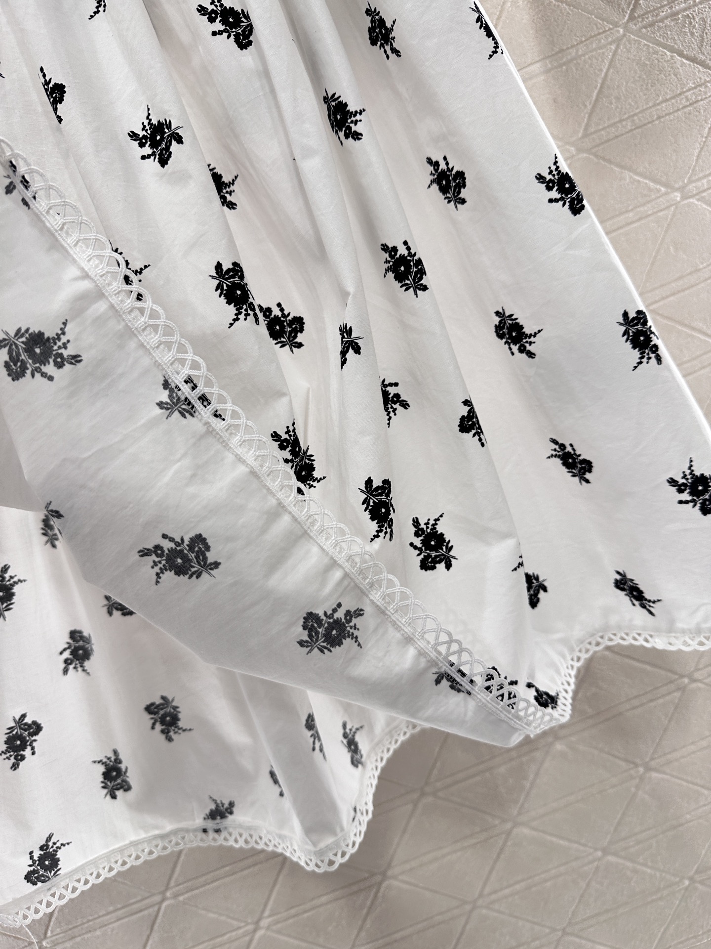 Miu Miu White Floral-Print Linen-Cotton Skirt with Lace Trim - New 2025 8 i1746535013379 1384 0 7