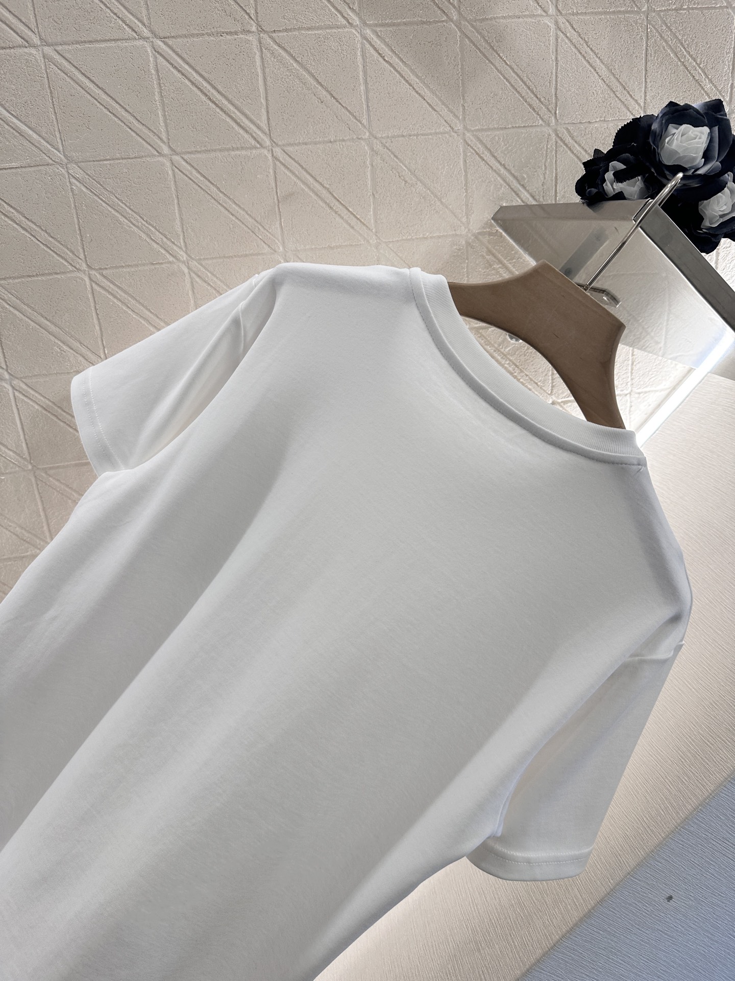 Louis Vuitton Men's White Cotton T-Shirt with Chain Detail Pocket 4 i1746634897515 1705 0 3