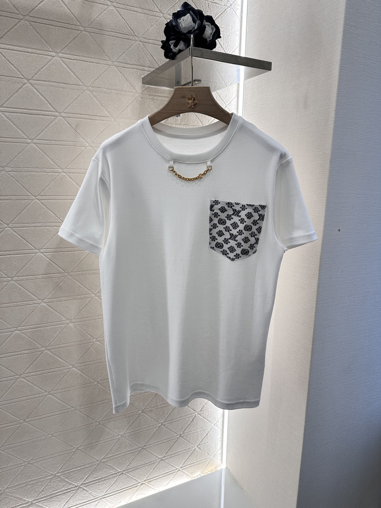 Louis Vuitton Men's White Cotton T-Shirt with Chain Detail Pocket 1 i1746634897515 3062 0 0
