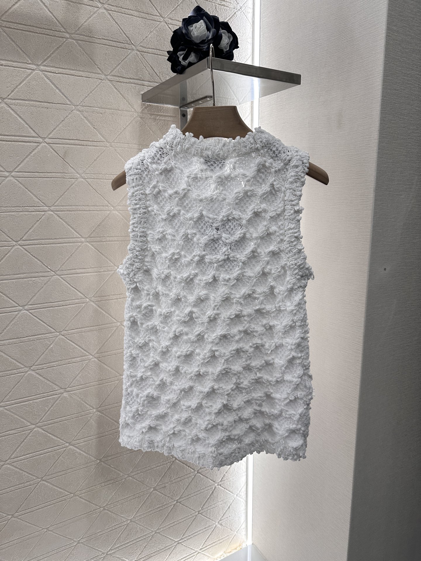 Chanel 2025 White Hand-Woven Knit Vest - Soft, Comfortable, and Stylish 2 i1746635255628 6462 0 1