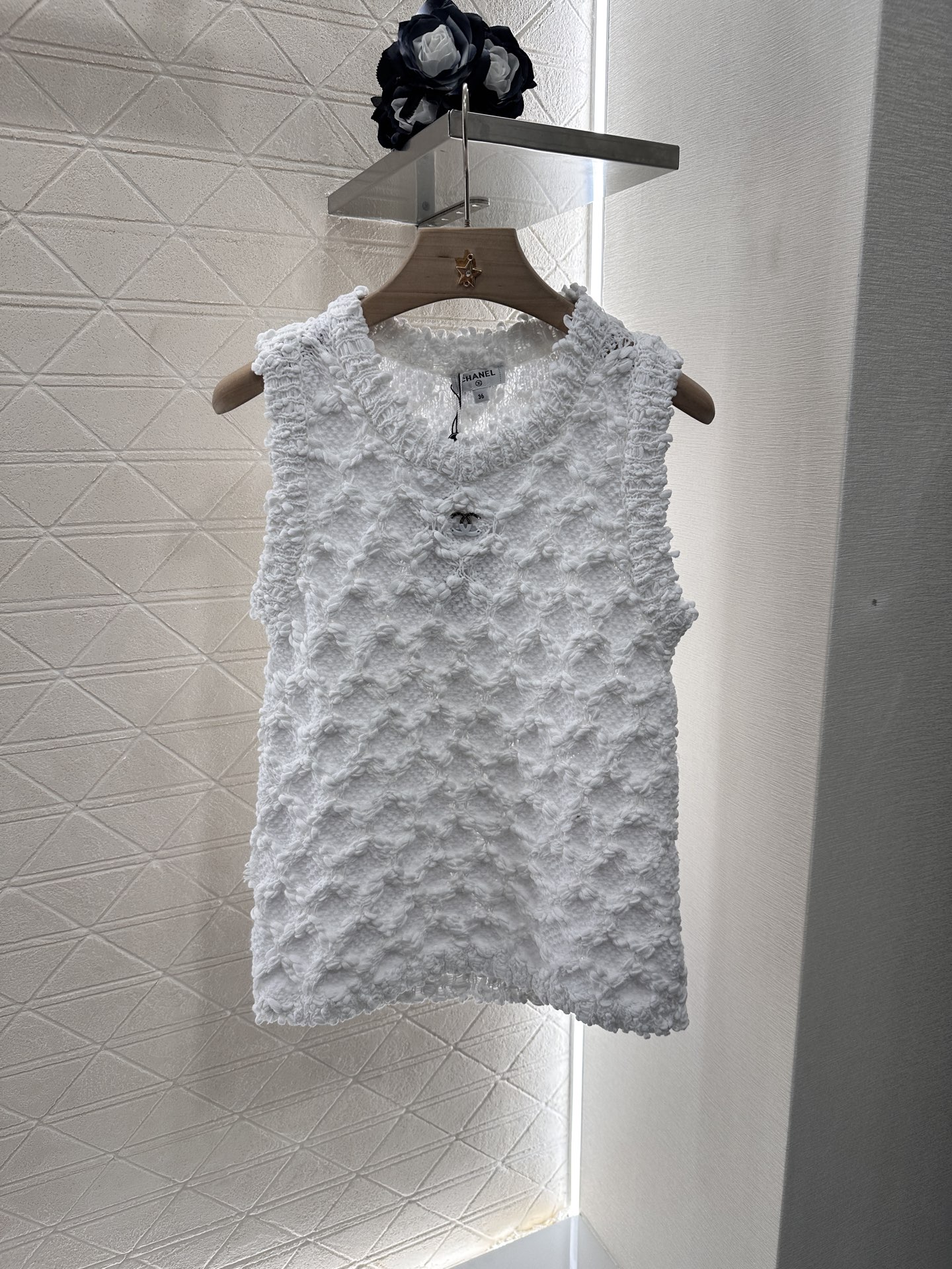 Chanel 2025 White Hand-Woven Knit Vest - Soft, Comfortable, and Stylish 1 i1746635255667 8300 0 0