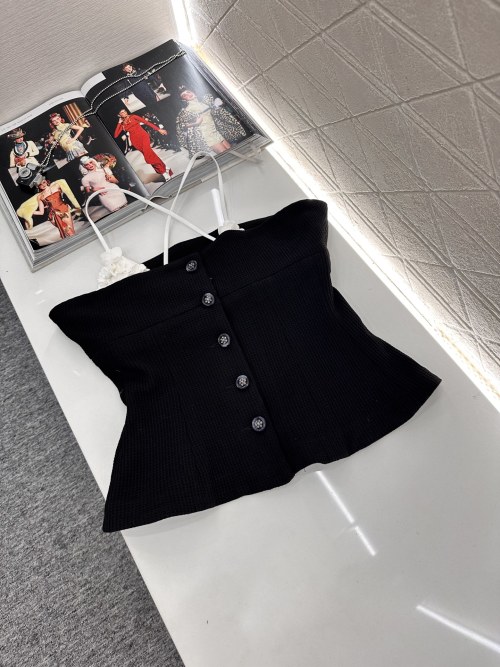 Chanel 2025 Sleeveless Top with Floral Detail - Chic and Elegant Design 1 Chanel 2025 Sleeveless Top with Floral Detail - Chic and Elegant Design