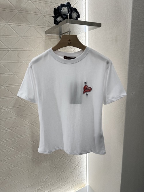 Gucci Women's White Cotton T-Shirt with Embroidered Heart Arrow Logo 1 Gucci Women's White Cotton T-Shirt with Embroidered Heart Arrow Logo
