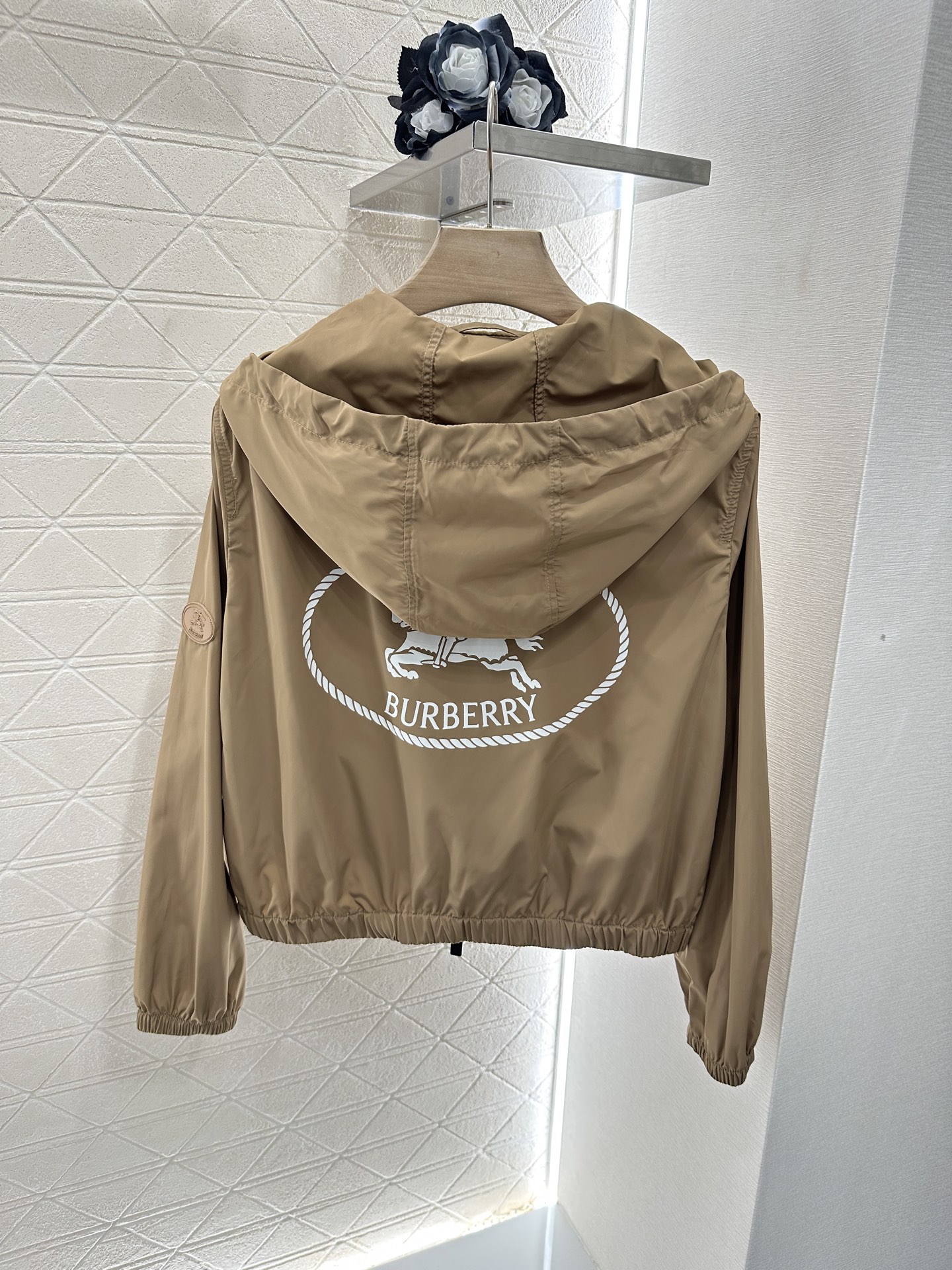 Burberry Hooded Windbreaker Jacket, Lightweight Outdoor Sportswear for Women 2 i1746732416052 9759 0 1