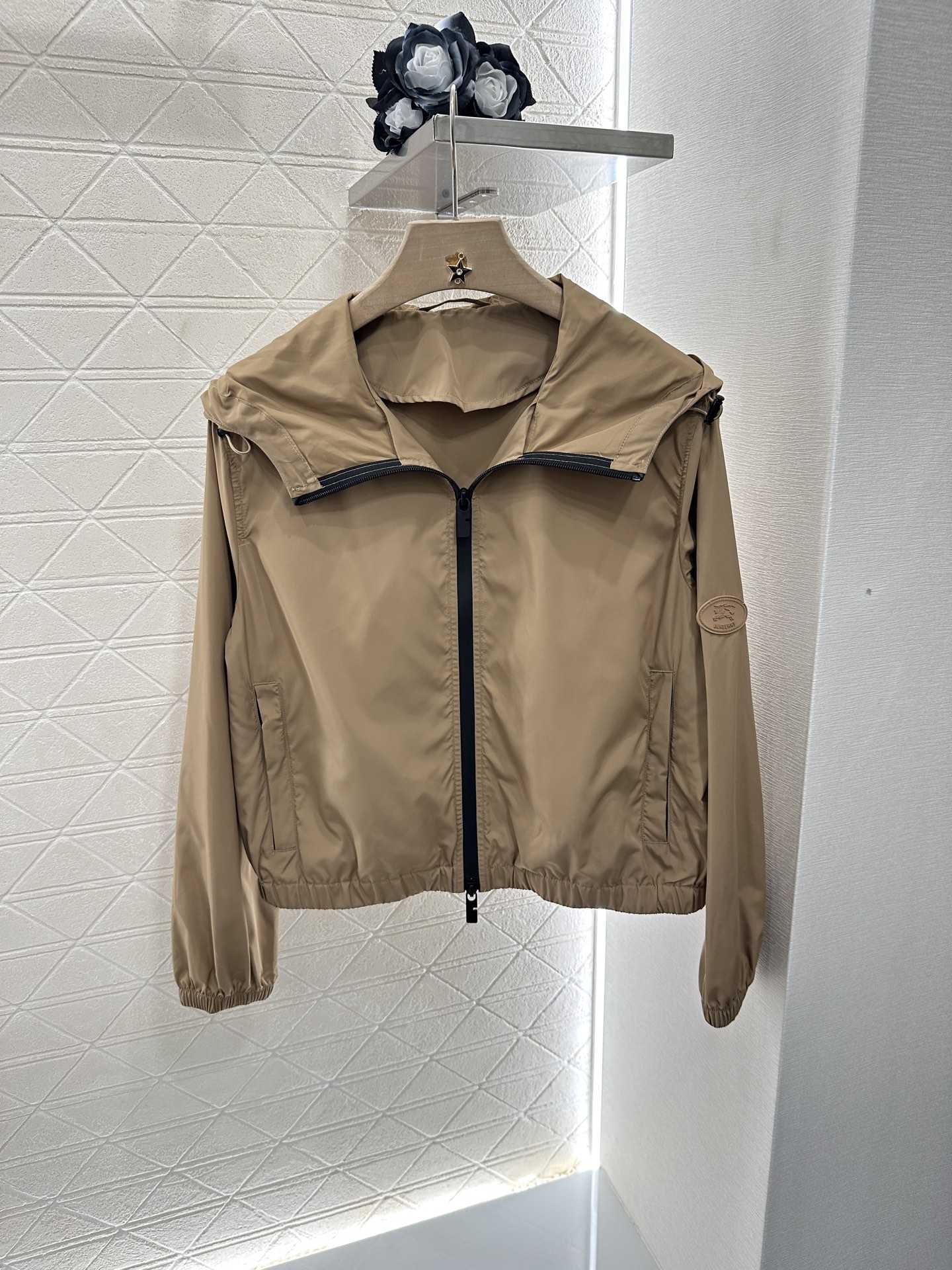 Burberry Hooded Windbreaker Jacket, Lightweight Outdoor Sportswear for Women 1 i1746732416899 4755 0 0