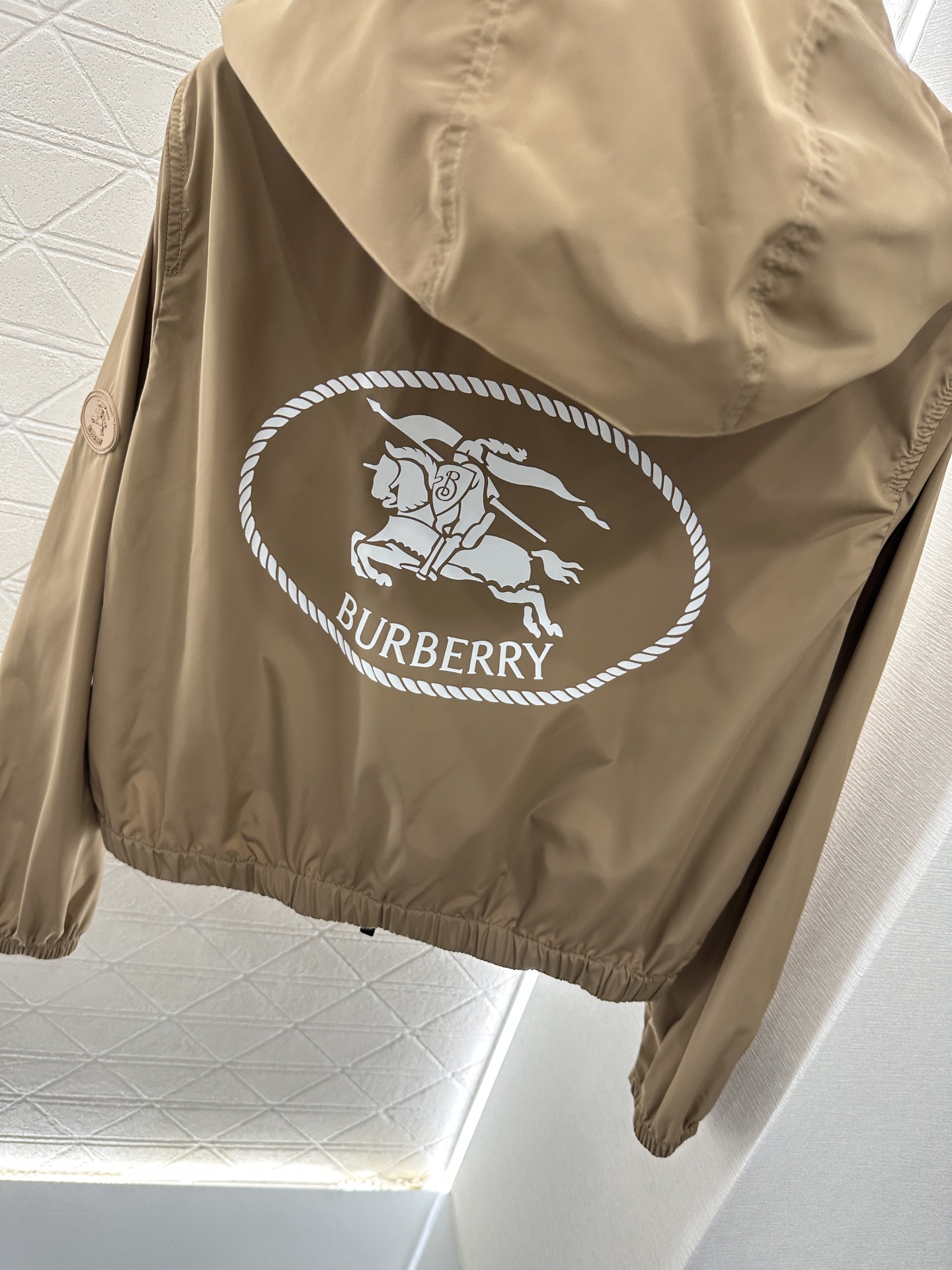 Burberry Hooded Windbreaker Jacket, Lightweight Outdoor Sportswear for Women 4 i1746732418930 9435 0 3