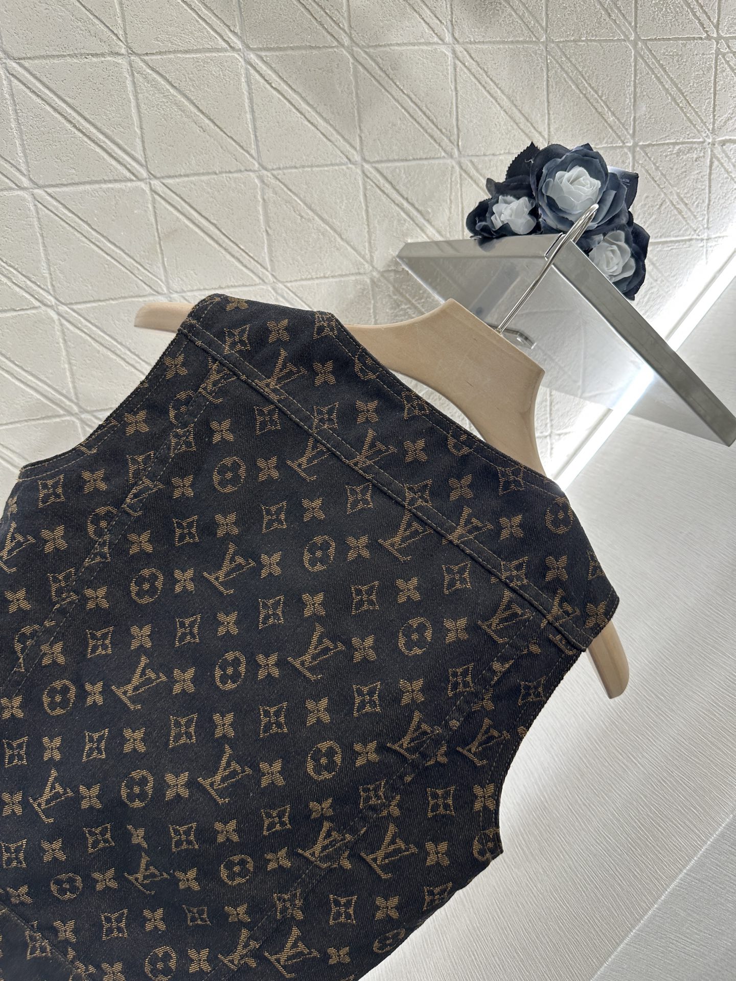 Louis Vuitton Jacquard Denim Vest, Sleeveless Button-Down Top with Monogram Design 4 i1746732697806 2050 0 3
