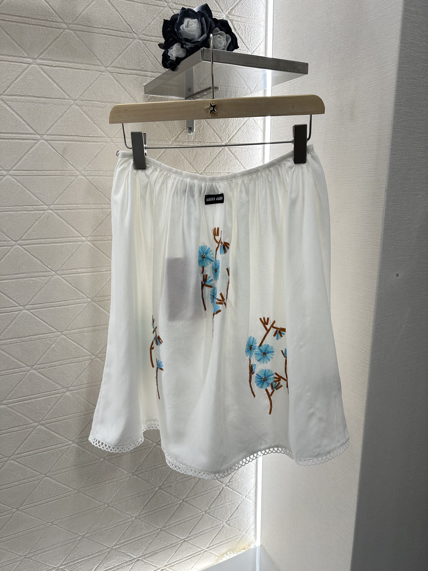 Miu Miu 2025 Floral Embroidered Linen Skirt - Fresh & Sweet Style