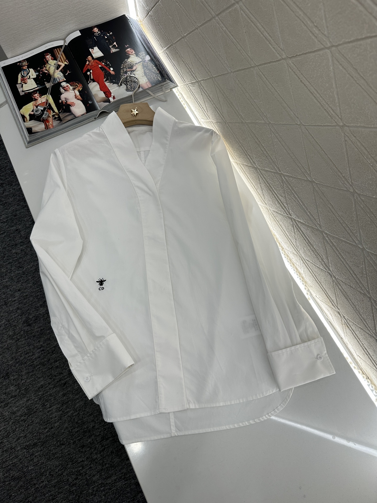 Dior Women's White Cotton Twill Long Sleeve Shirt with CD Bee Embroidery 1 i1746813561542 847 0 0