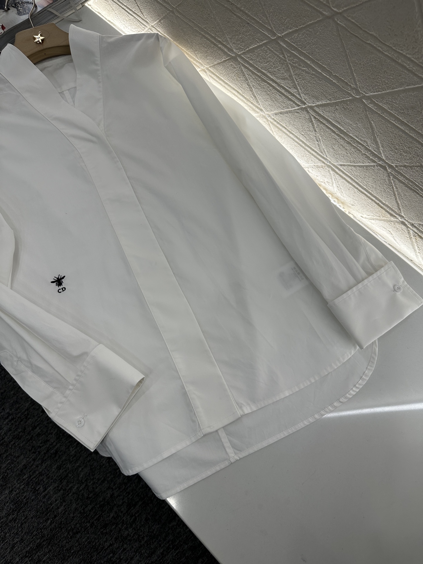 Dior Women's White Cotton Twill Long Sleeve Shirt with CD Bee Embroidery 5 i1746813561620 2261 0 4