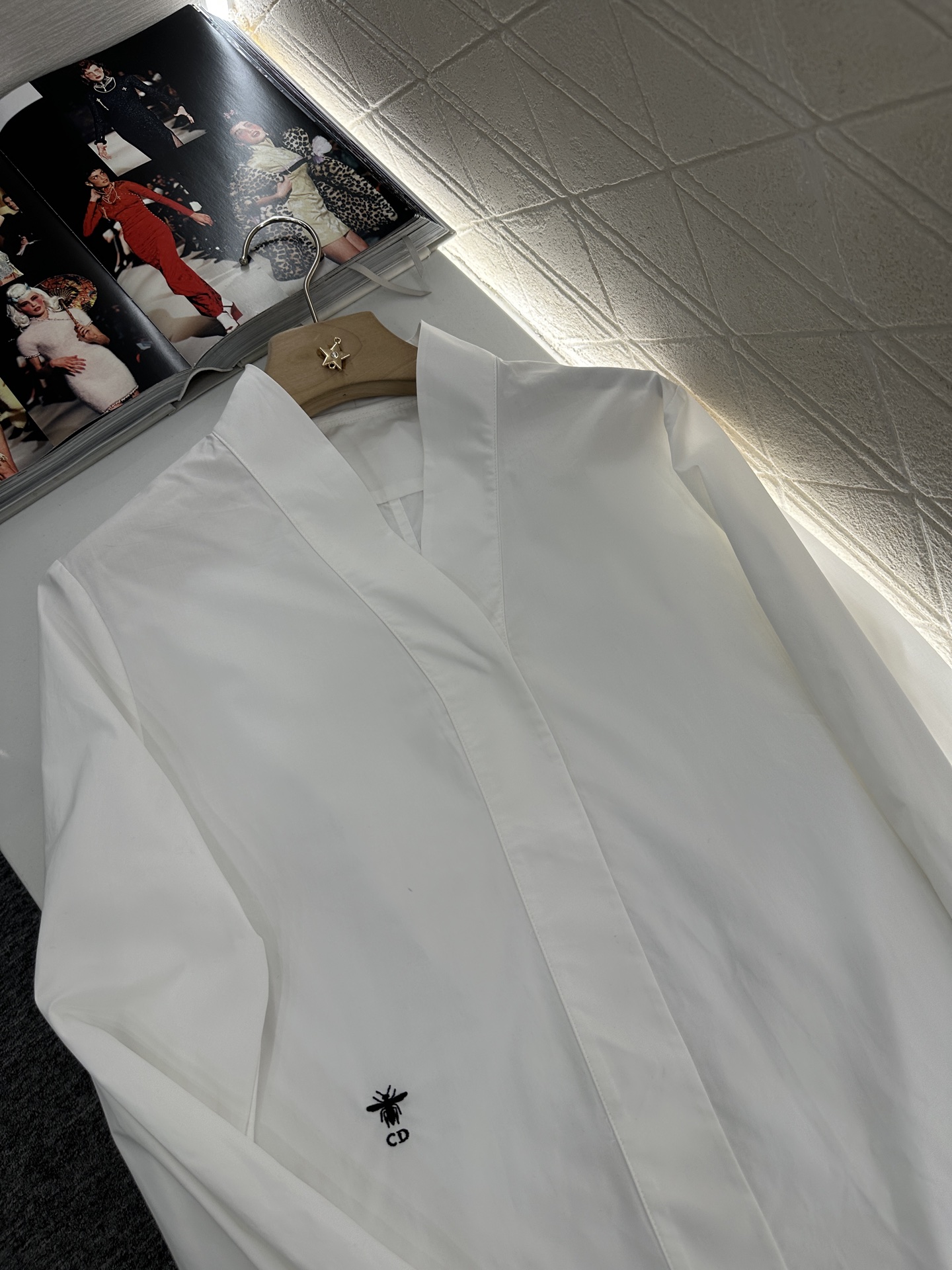 Dior Women's White Cotton Twill Long Sleeve Shirt with CD Bee Embroidery 3 i1746813563059 9904 0 2