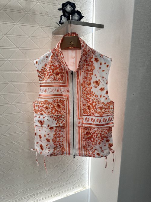 Fendi 2025 Floral Print Vest & Shorts Set, White/Orange, Sun Protection 1 Fendi 2025 Floral Print Vest & Shorts Set, White/Orange, Sun Protection
