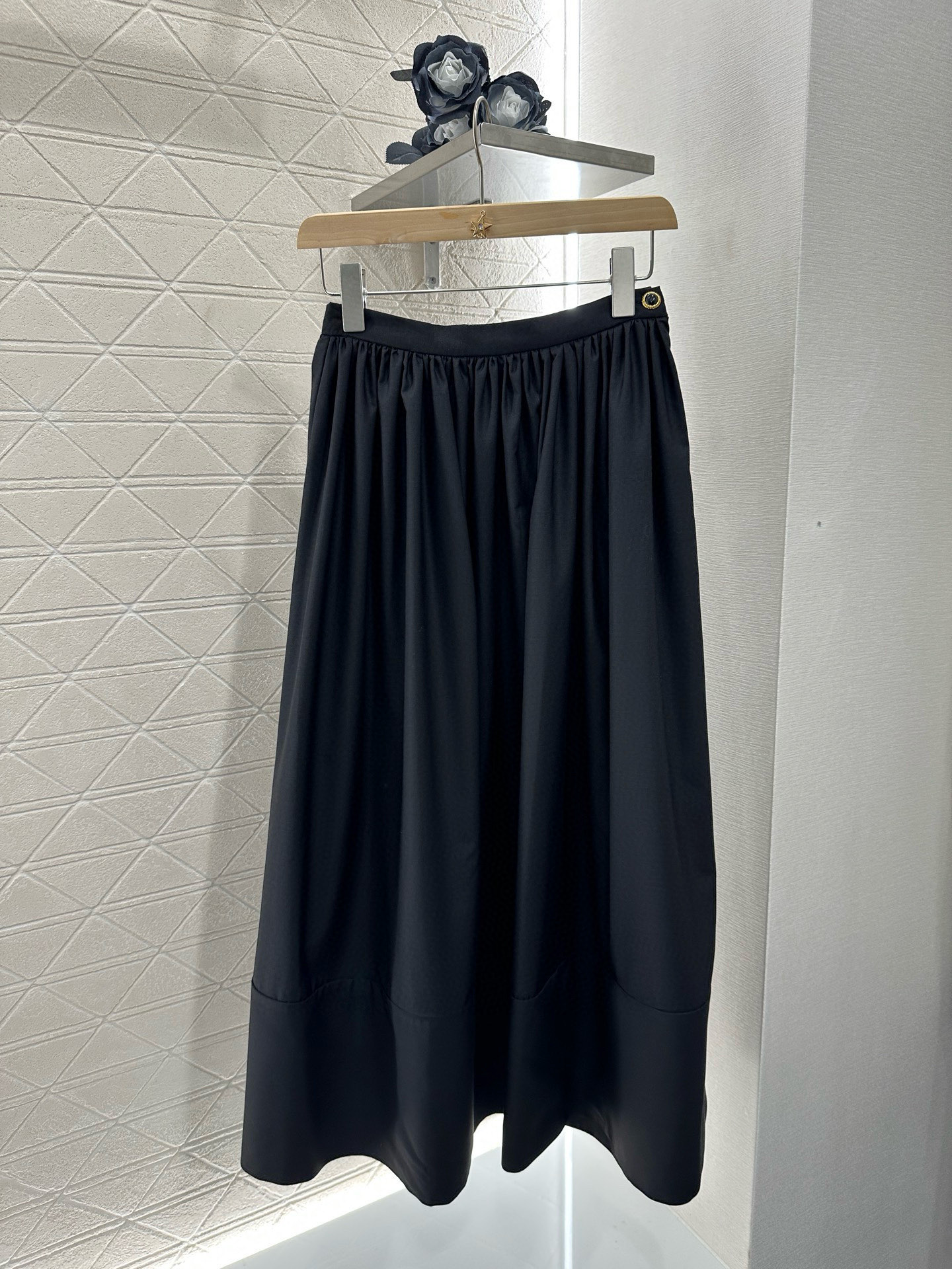 Louis Vuitton High Waist A-Line Midi Skirt - Elegant and Flattering Design