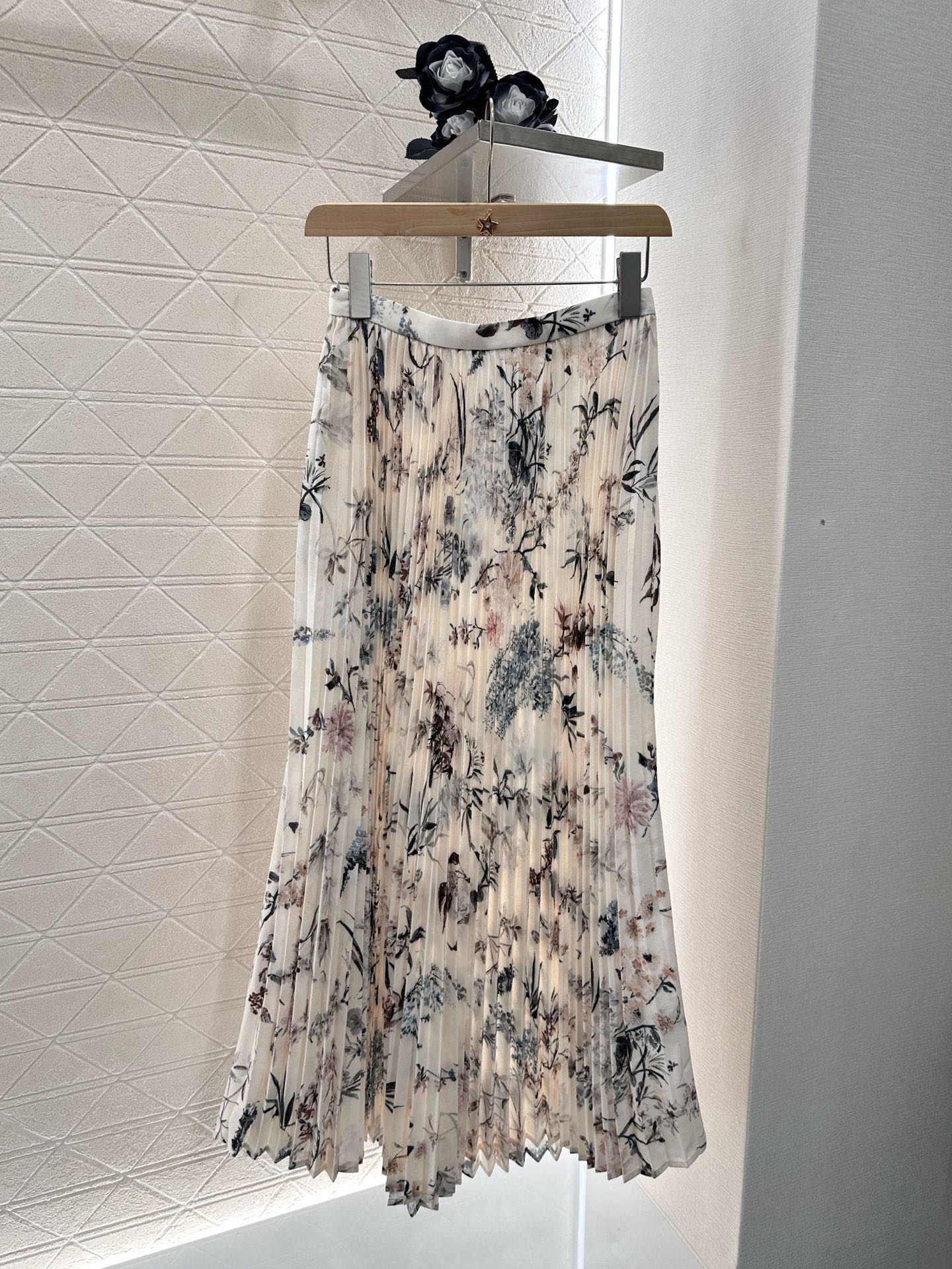 Dior Floral Print Denim Jacket with Belt, Elegant and Chic Style 7 i1747100019336 3053 0 6